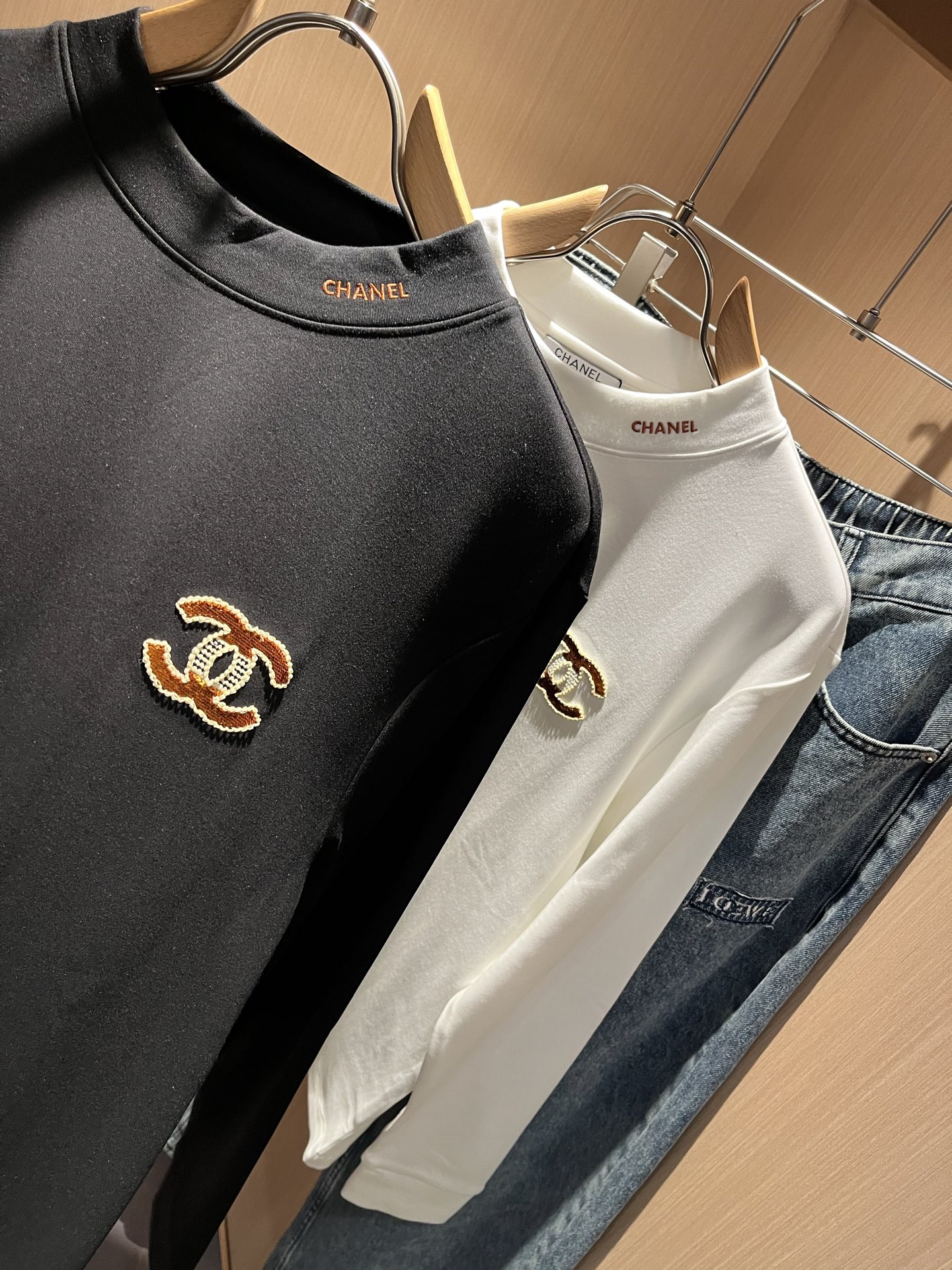 小香情侣款T恤CHA**L 2025秋冬新款创意休闲男女同款👫打底衫，秒杀业内的欧美贸易私单，CHA**