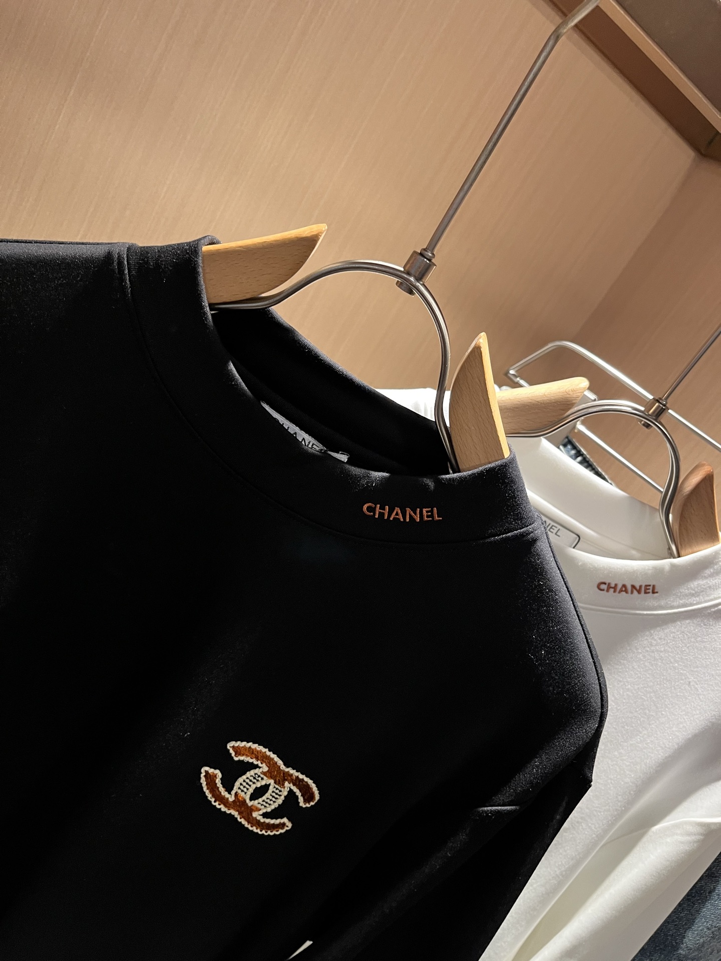 小香情侣款T恤CHA**L 2025秋冬新款创意休闲男女同款👫打底衫，秒杀业内的欧美贸易私单，CHA**