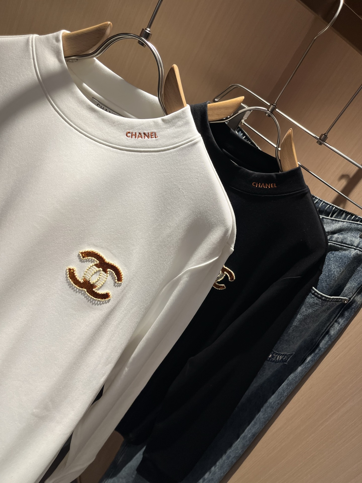 小香情侣款T恤CHA**L 2025秋冬新款创意休闲男女同款👫打底衫，秒杀业内的欧美贸易私单，CHA**