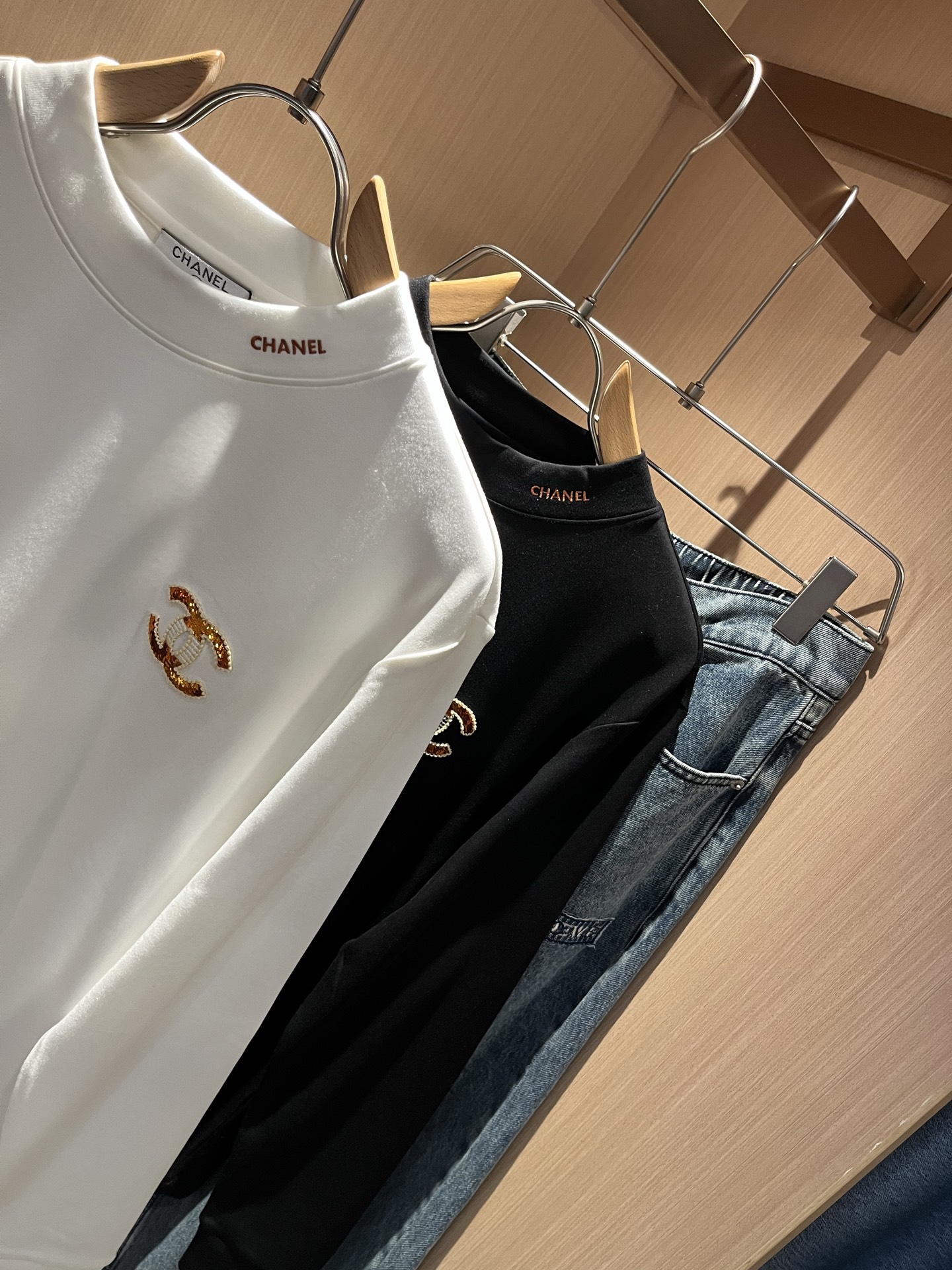 小香情侣款T恤CHA**L 2025秋冬新款创意休闲男女同款👫打底衫，秒杀业内的欧美贸易私单，CHA**