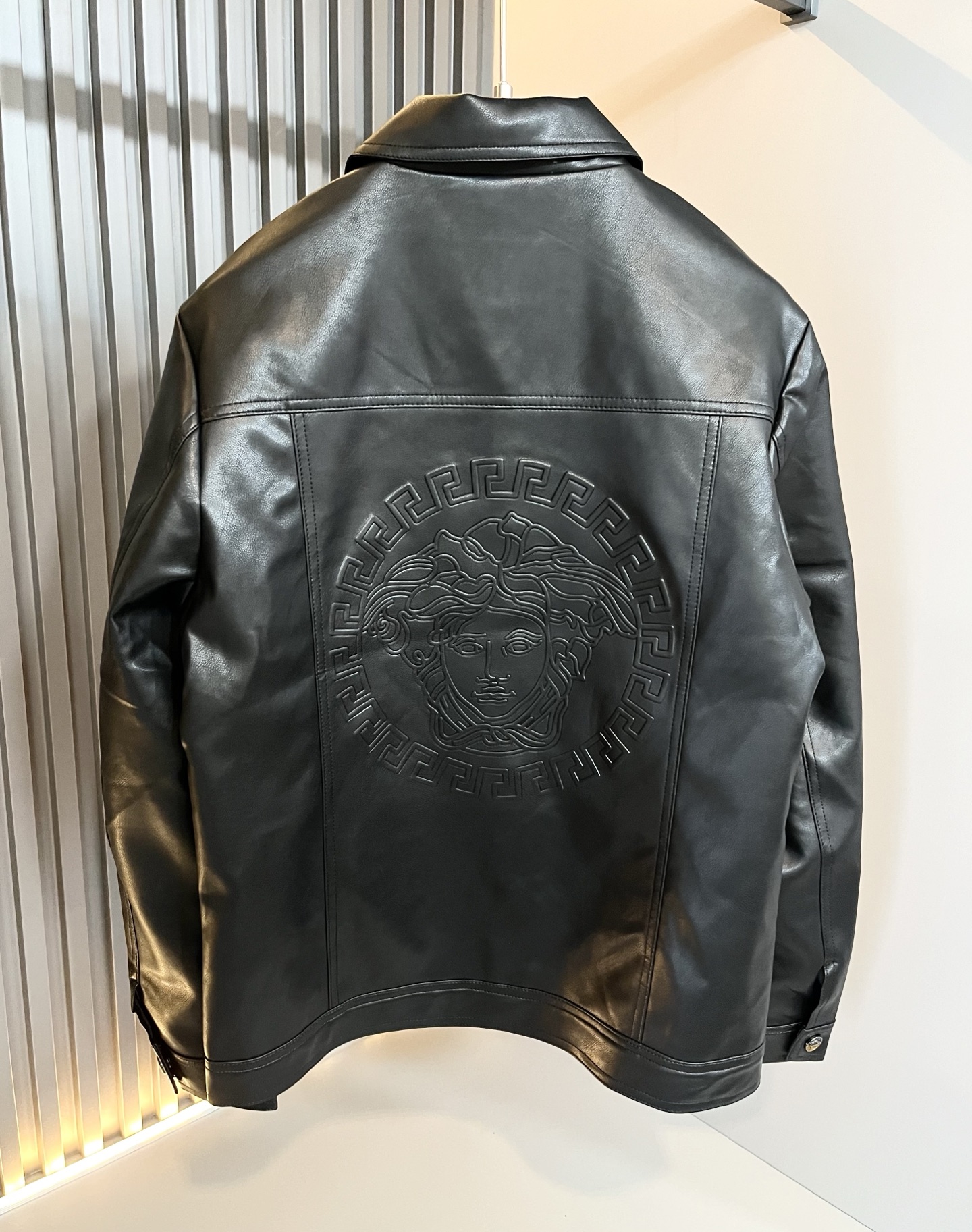 【VERS*CE/范*哲 2025秋冬新品夹克外套VERS*CE/范*哲 贸易公司渠道 产品 值的推荐夹