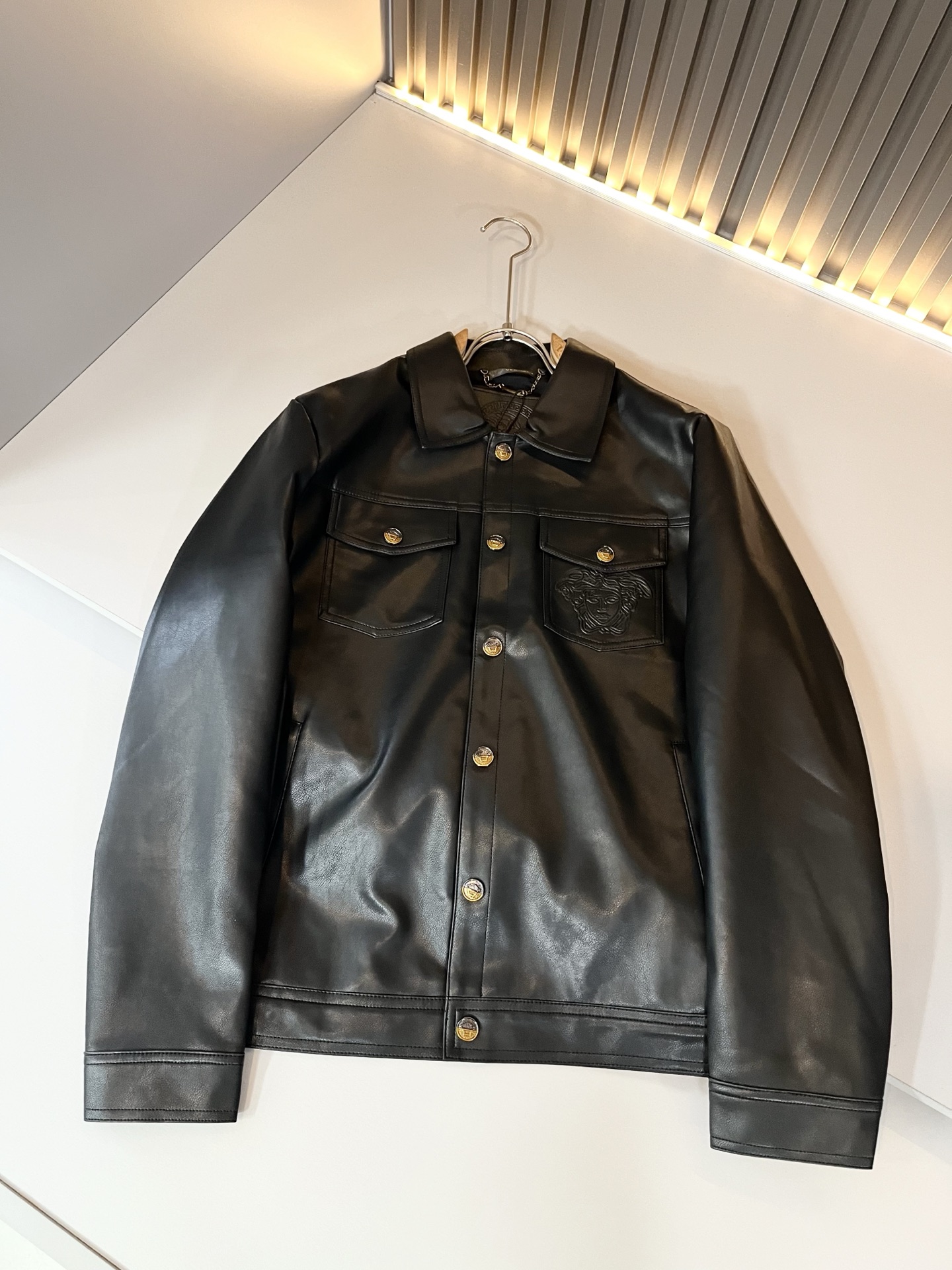 【VERS*CE/范*哲 2025秋冬新品夹克外套VERS*CE/范*哲 贸易公司渠道 产品 值的推荐夹