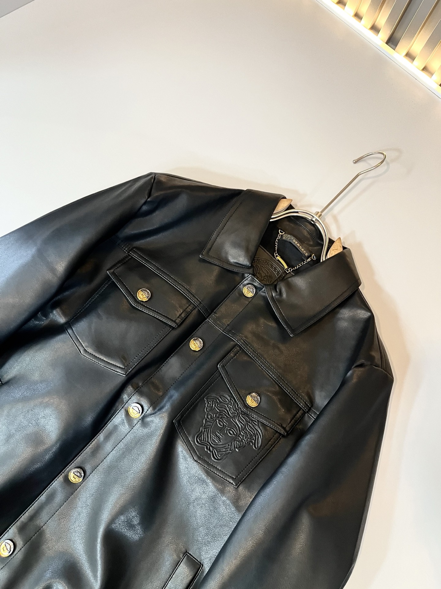 【VERS*CE/范*哲 2025秋冬新品夹克外套VERS*CE/范*哲 贸易公司渠道 产品 值的推荐夹