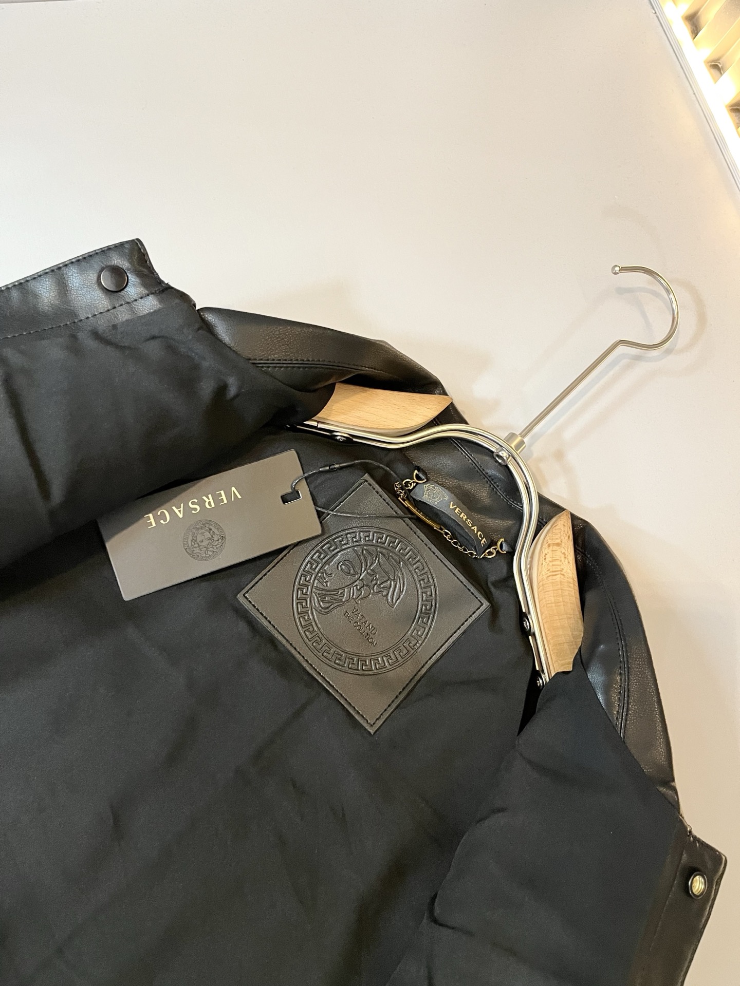 【VERS*CE/范*哲 2025秋冬新品夹克外套VERS*CE/范*哲 贸易公司渠道 产品 值的推荐夹