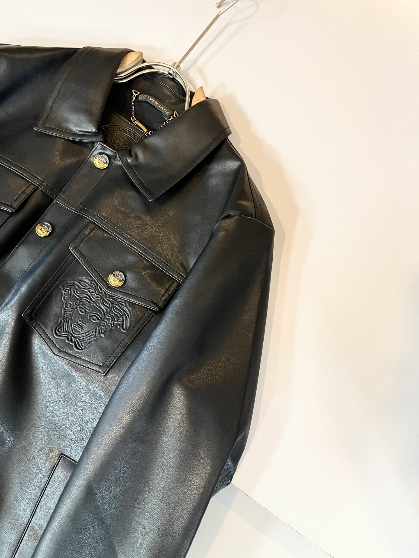 【VERS*CE/范*哲 2025秋冬新品夹克外套VERS*CE/范*哲 贸易公司渠道 产品 值的推荐夹