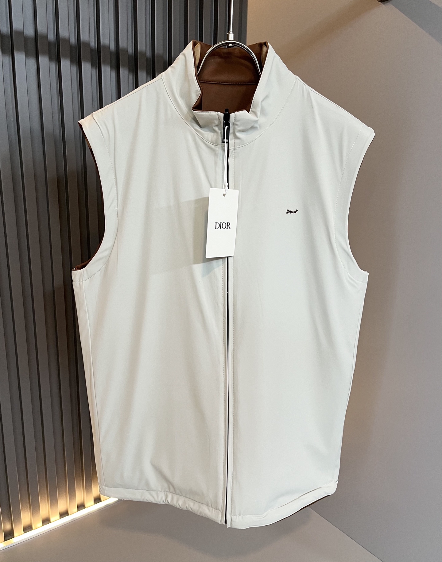 NO:529894,Dio*r Dio double-sided wear!  2025 autumn and winter vest jackets for men and women, the latest fashionable casual jackets, trading company channels are rare, and they are released on the official website at the same time. The most anticipated high-quality products of men and women are coming, making you feel what is truly high luxury and connotation! Logo logo pattern design!  Full of brand style!  The most enjoyable dressing experience you enjoy! It perfectly enhances the overall luxury and class, and you can get a high-end luxury atmosphere at a glance!  The upper body is versatile and simple, and it is not picky about people. It can easily deal with various occasions and environments. It is undoubtedly a must-have item for daily commuting! Size M-3XL, dior, jackets & coats, jackets & coats, alexander wang19860909Dio*r迪*奥双面穿！2025秋冬男女同款马甲外套,最新时尚休闲夹克,贸易公司渠道稀出,同步官网发售,男神最为期待的精品狠货重磅来袭,让你感受到什么叫真正的高奢有内涵!标志logo图案设计！满满的品牌风格！你最为享受的穿着体验! 完美提升了整体的奢华档次感,一眼就能Get到的高端奢华气息！上身百搭简约不挑人,轻松应对各种场合与环境,属于日常通勤必备的臻品无疑!尺码M-3XL,,dior,jackets & coats,jackets & coats,alexander wang,Men's clothing