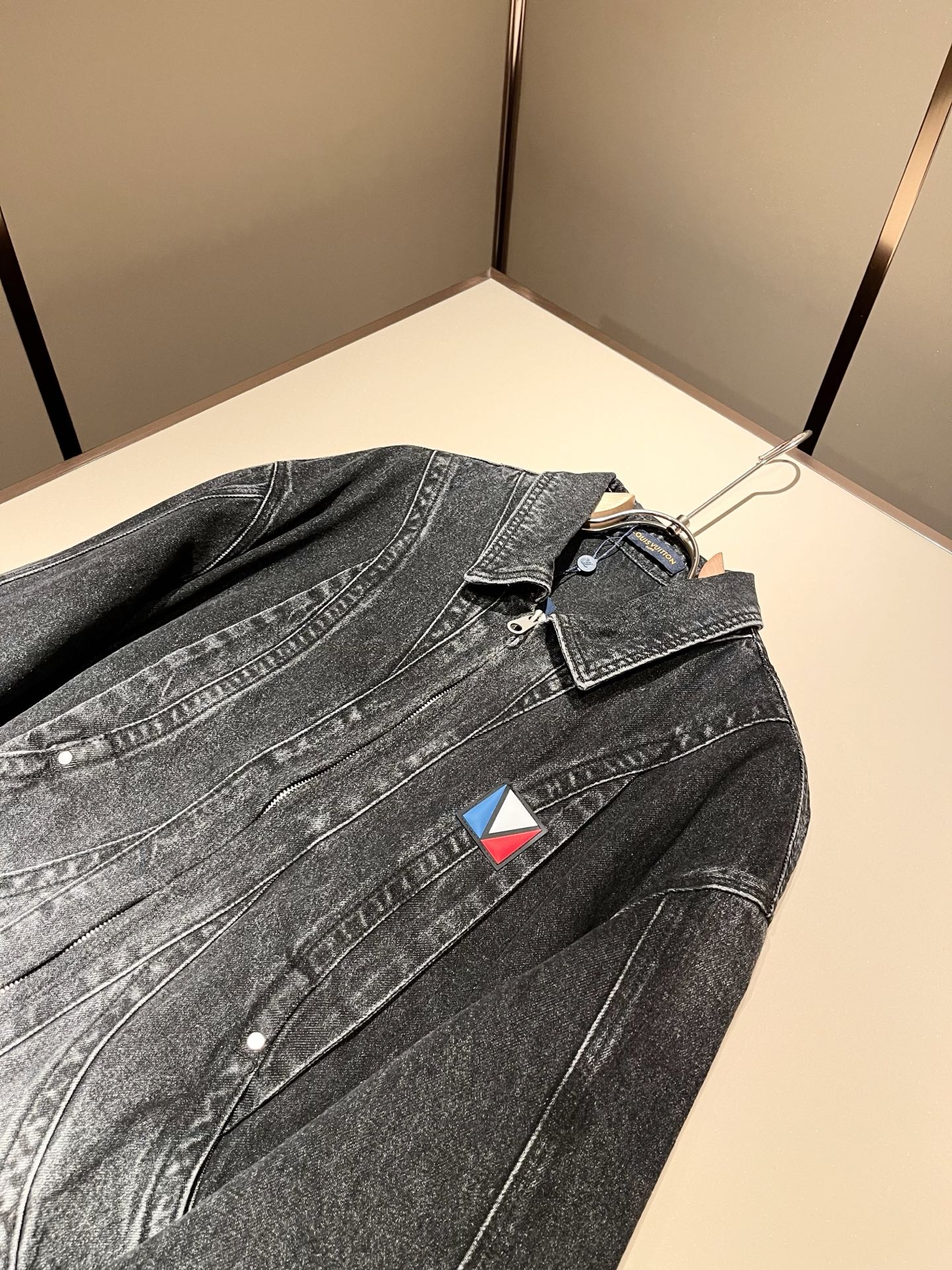 Louis Vuit*on 路易*登 2025秋冬新款轻奢男女同款👫牛仔夹克外套，路易家族的新高端，细节