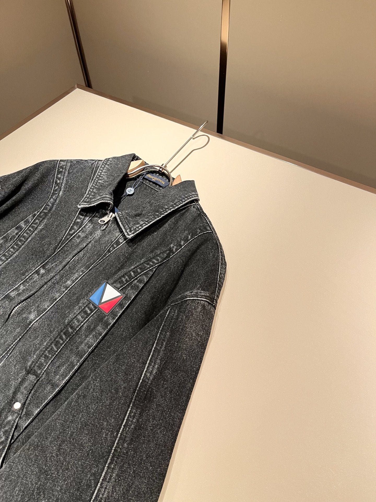 Louis Vuit*on 路易*登 2025秋冬新款轻奢男女同款👫牛仔夹克外套，路易家族的新高端，细节