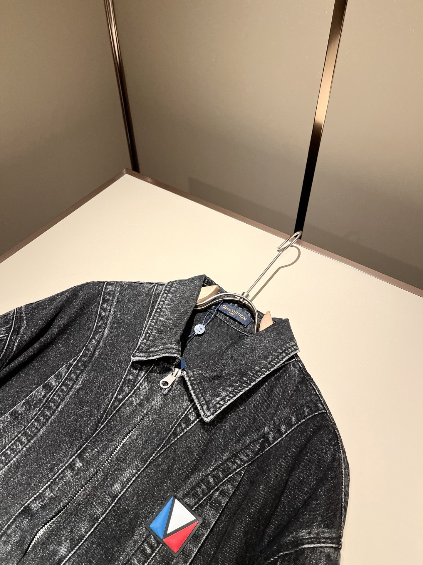 Louis Vuit*on 路易*登 2025秋冬新款轻奢男女同款👫牛仔夹克外套，路易家族的新高端，细节