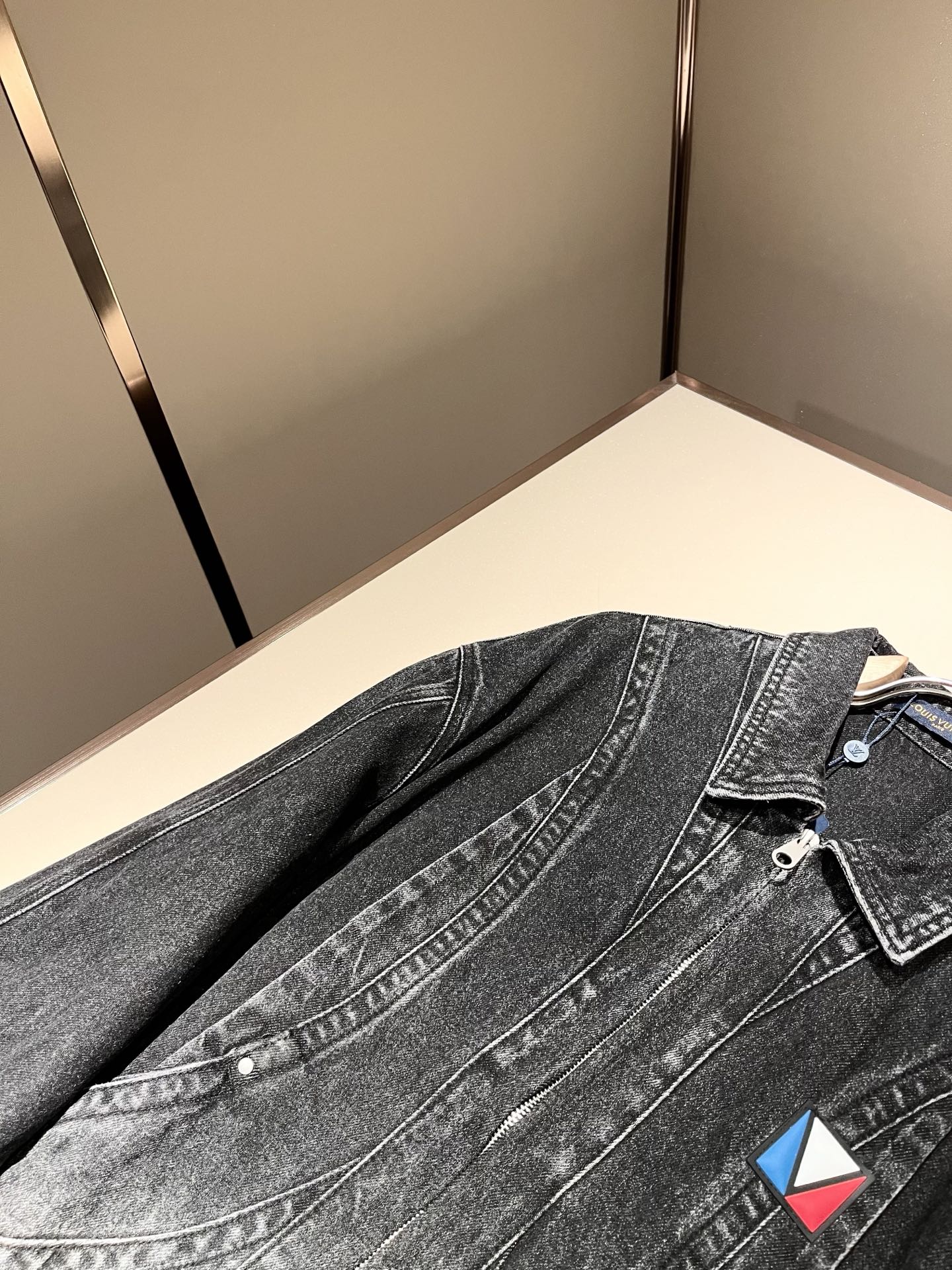 Louis Vuit*on 路易*登 2025秋冬新款轻奢男女同款👫牛仔夹克外套，路易家族的新高端，细节