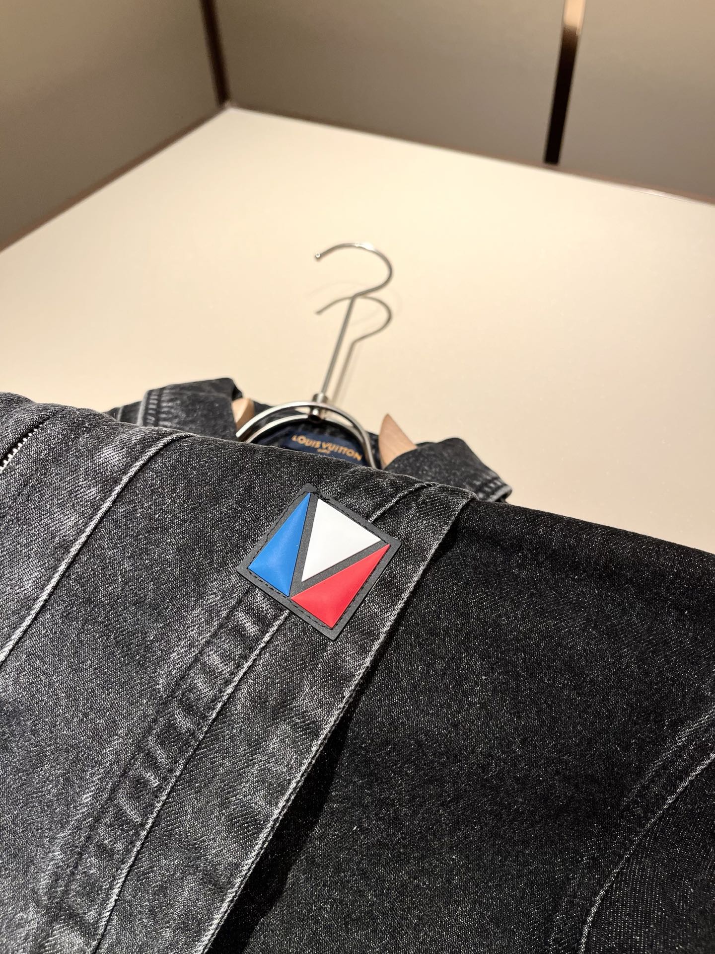 Louis Vuit*on 路易*登 2025秋冬新款轻奢男女同款👫牛仔夹克外套，路易家族的新高端，细节