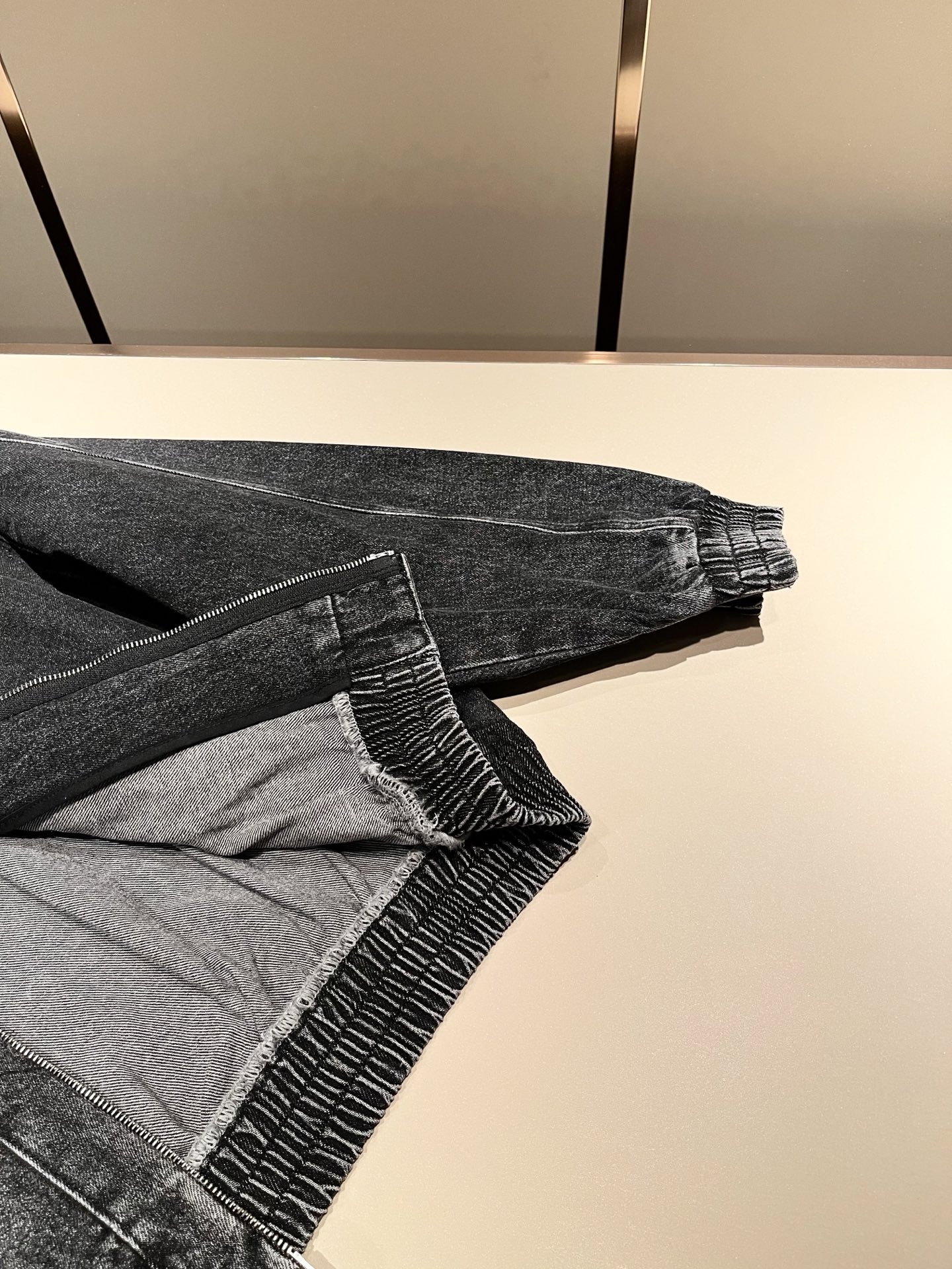 Louis Vuit*on 路易*登 2025秋冬新款轻奢男女同款👫牛仔夹克外套，路易家族的新高端，细节