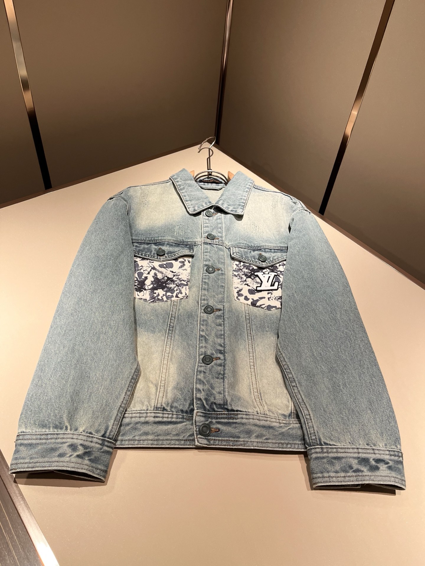 Louis Vuit*on 路易*登 2025秋冬新款轻奢男女同款👫牛仔夹克外套，路易家族的新高端，细节