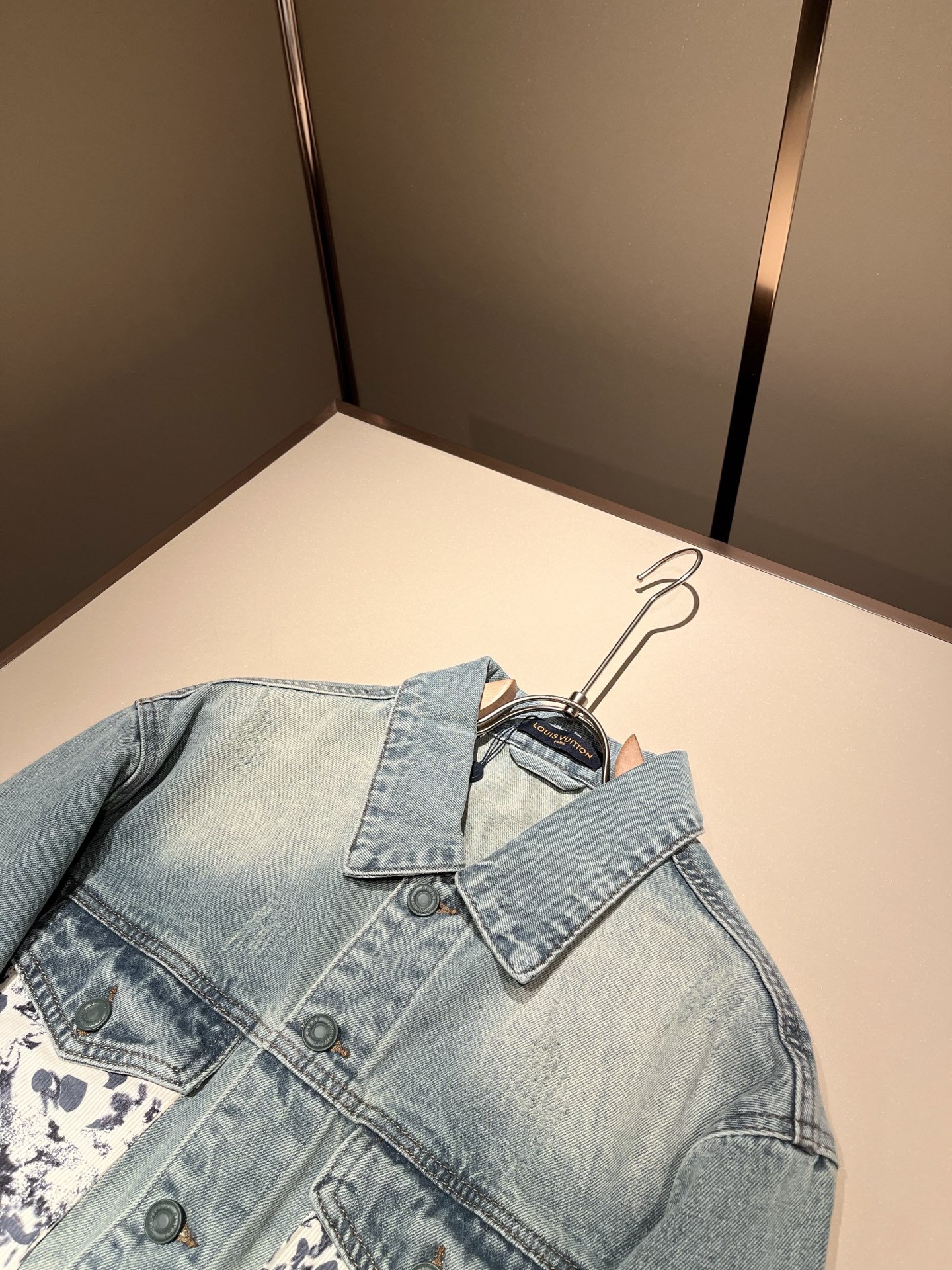 Louis Vuit*on 路易*登 2025秋冬新款轻奢男女同款👫牛仔夹克外套，路易家族的新高端，细节