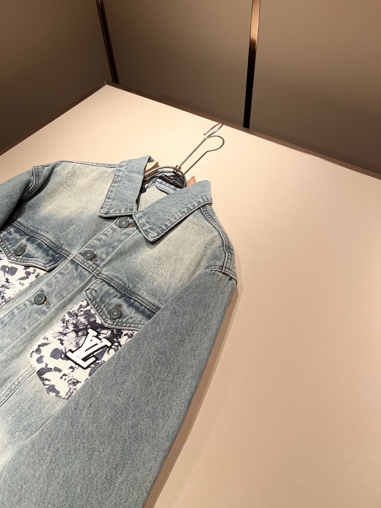 Louis Vuit*on 路易*登 2025秋冬新款轻奢男女同款👫牛仔夹克外套，路易家族的新高端，细节