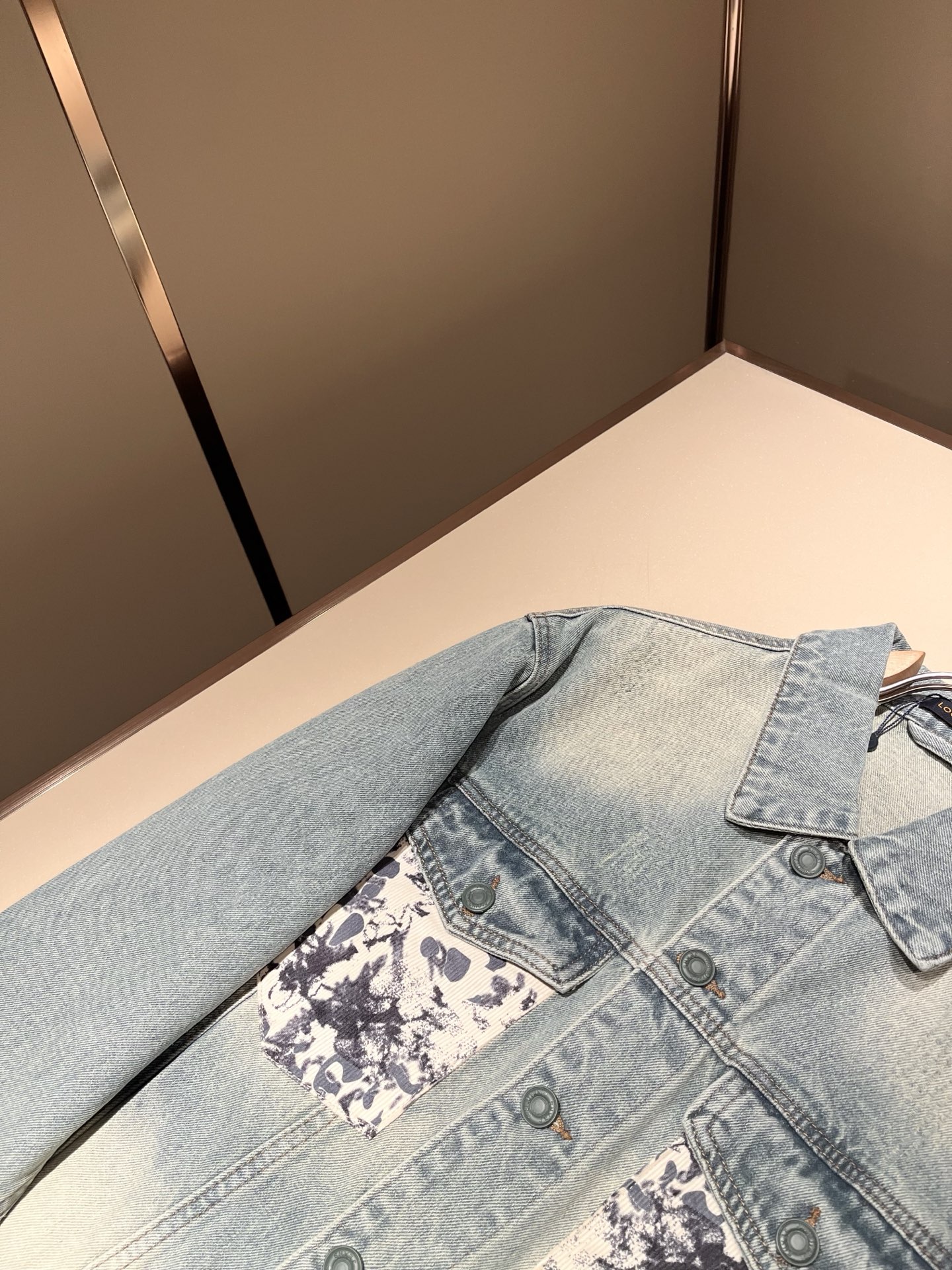 Louis Vuit*on 路易*登 2025秋冬新款轻奢男女同款👫牛仔夹克外套，路易家族的新高端，细节