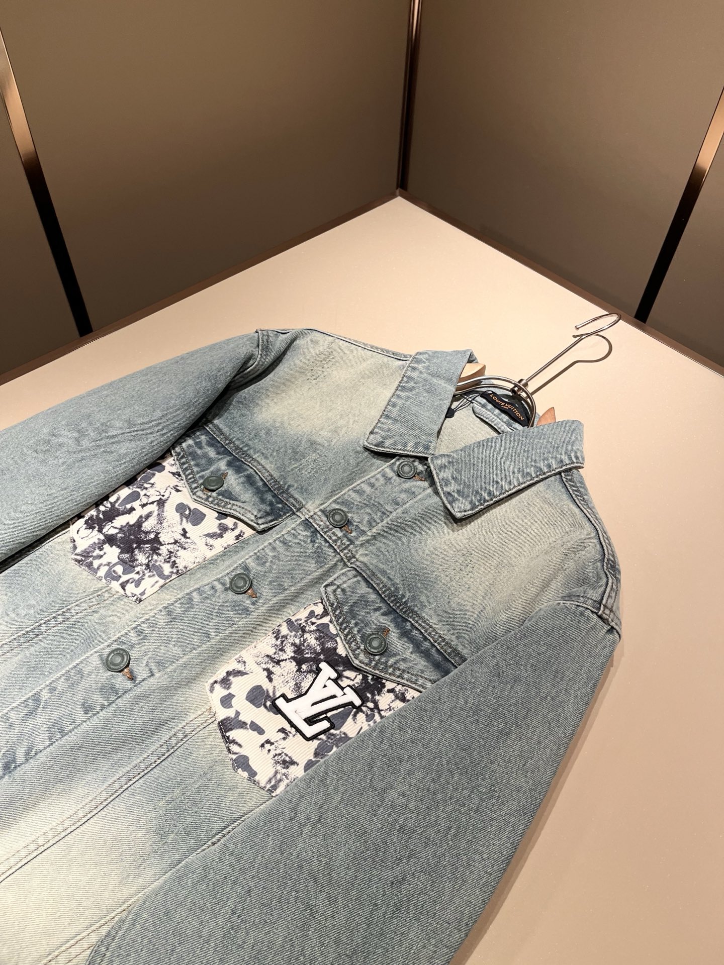 Louis Vuit*on 路易*登 2025秋冬新款轻奢男女同款👫牛仔夹克外套，路易家族的新高端，细节