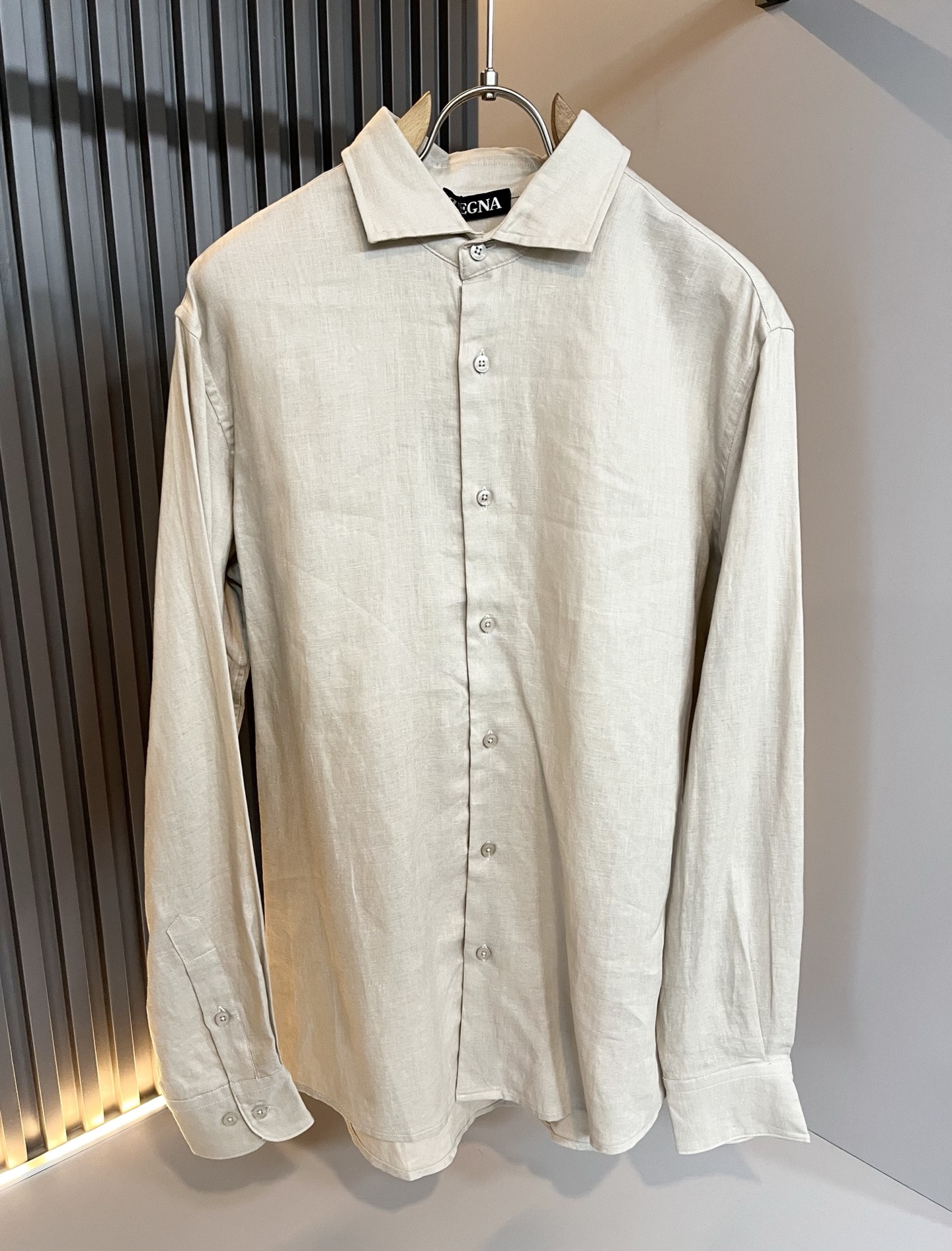 NO:525302,Ermenegildo Zeg*aJia New autumn and winter men's suits, foreign trade company orders!  It is one of the classic exclusive fabrics of Zenia!  Customized original cotton and linen fabric!  The texture is warm, the touch is soft and delicate, but the shape is straight and stylish!  Details, extreme luxury... Perfect interpretation of high-quality quality. Size M-3XL, zegna, alexander wang19860909Ermenegildo Zeg*a杰*亚 秋冬新品男士套装,外贸公司订单！是杰尼亚经典的专有织物之一！ 定制原版棉麻面料！质地保暖,触感又柔软细腻、但型态又笔挺有型！ 细节、奢华极致… 完美演绎高品质品相.尺码M-3XL,,zegna,alexander wang,Men's clothing