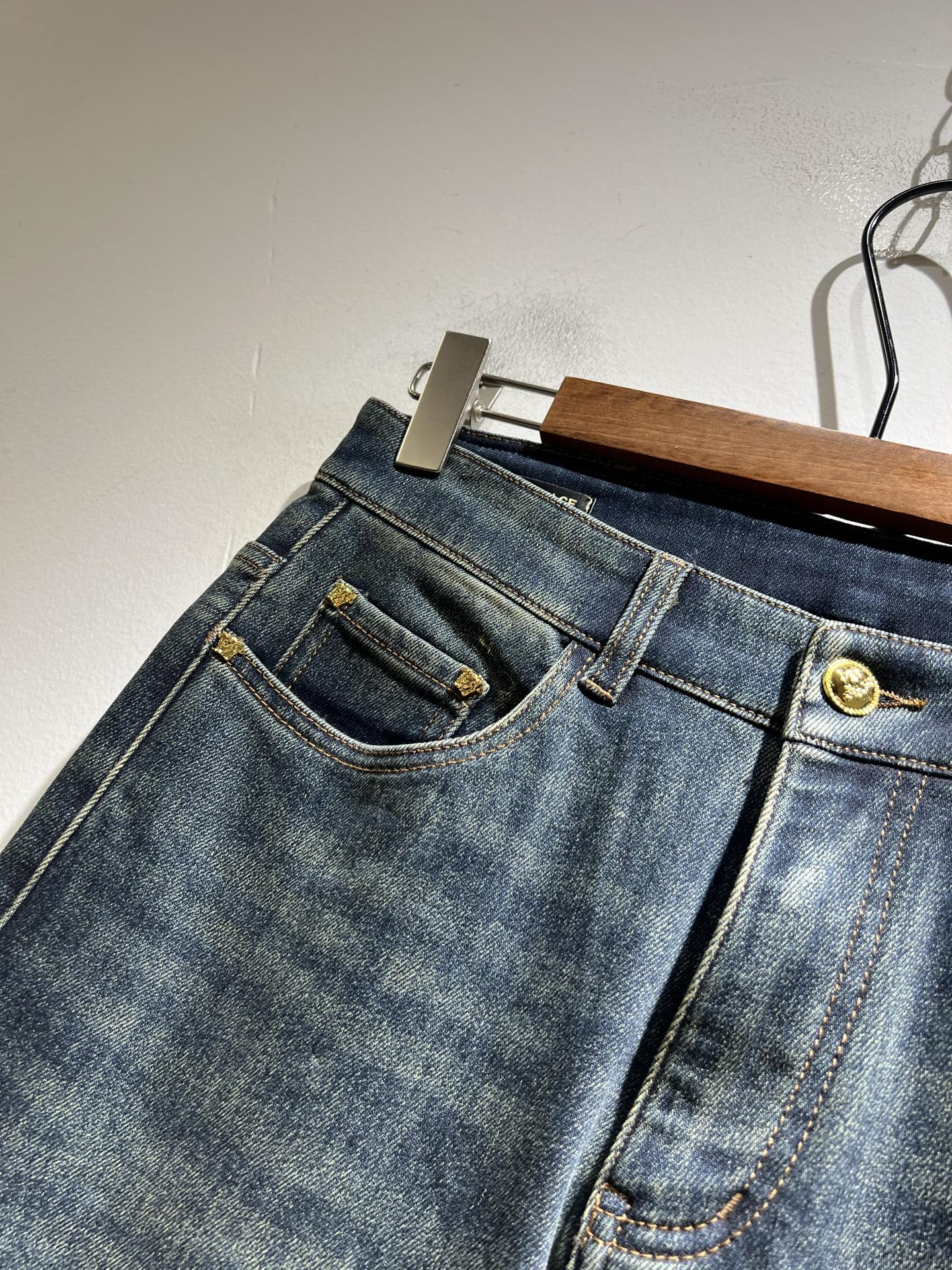 Versa*e范*哲 2025秋冬新款经典男士休闲牛仔裤、代工厂出品，出口欧美订单，2025官柜同步发售