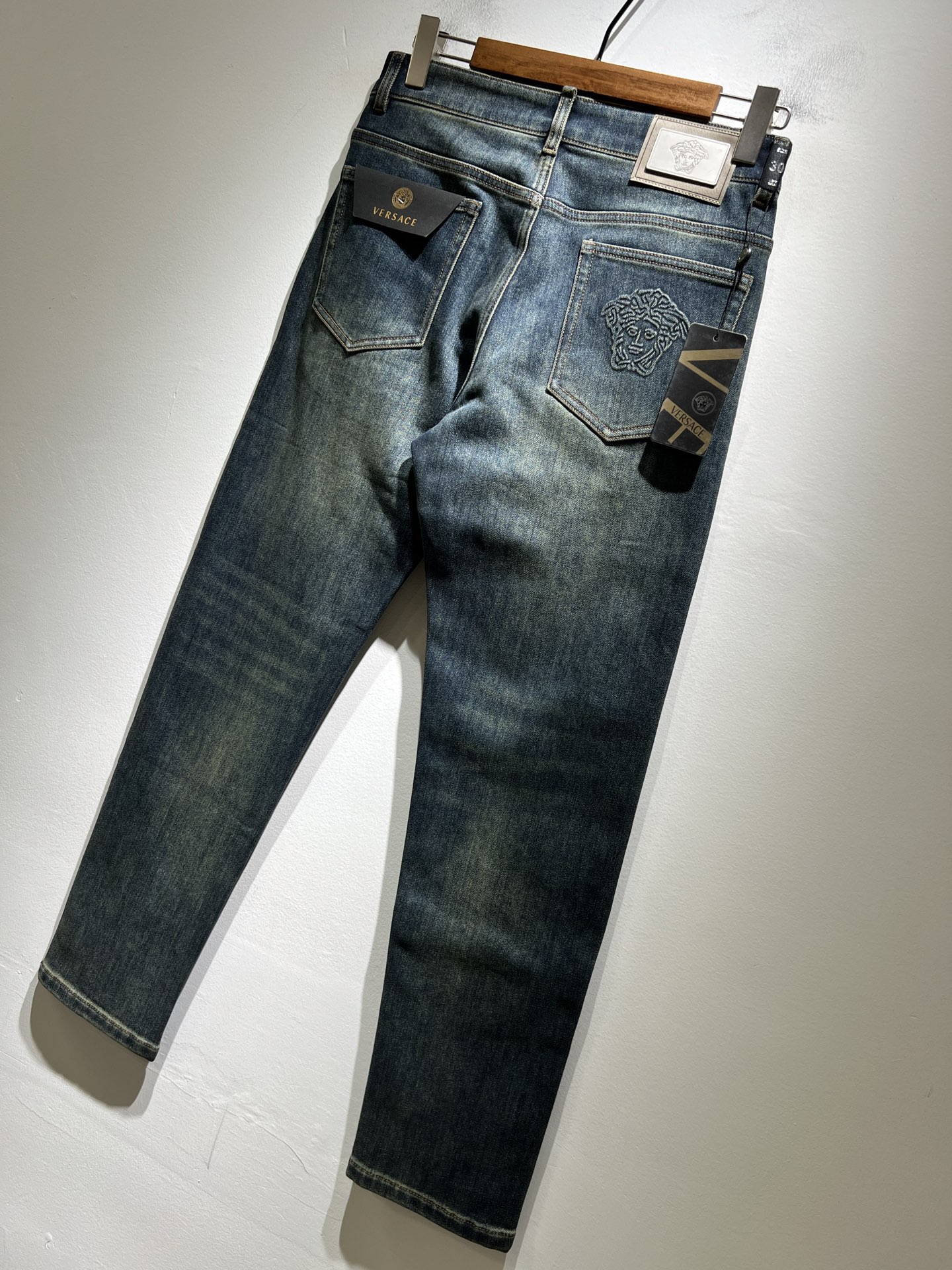 Versa*e范*哲 2025秋冬新款经典男士休闲牛仔裤、代工厂出品，出口欧美订单，2025官柜同步发售