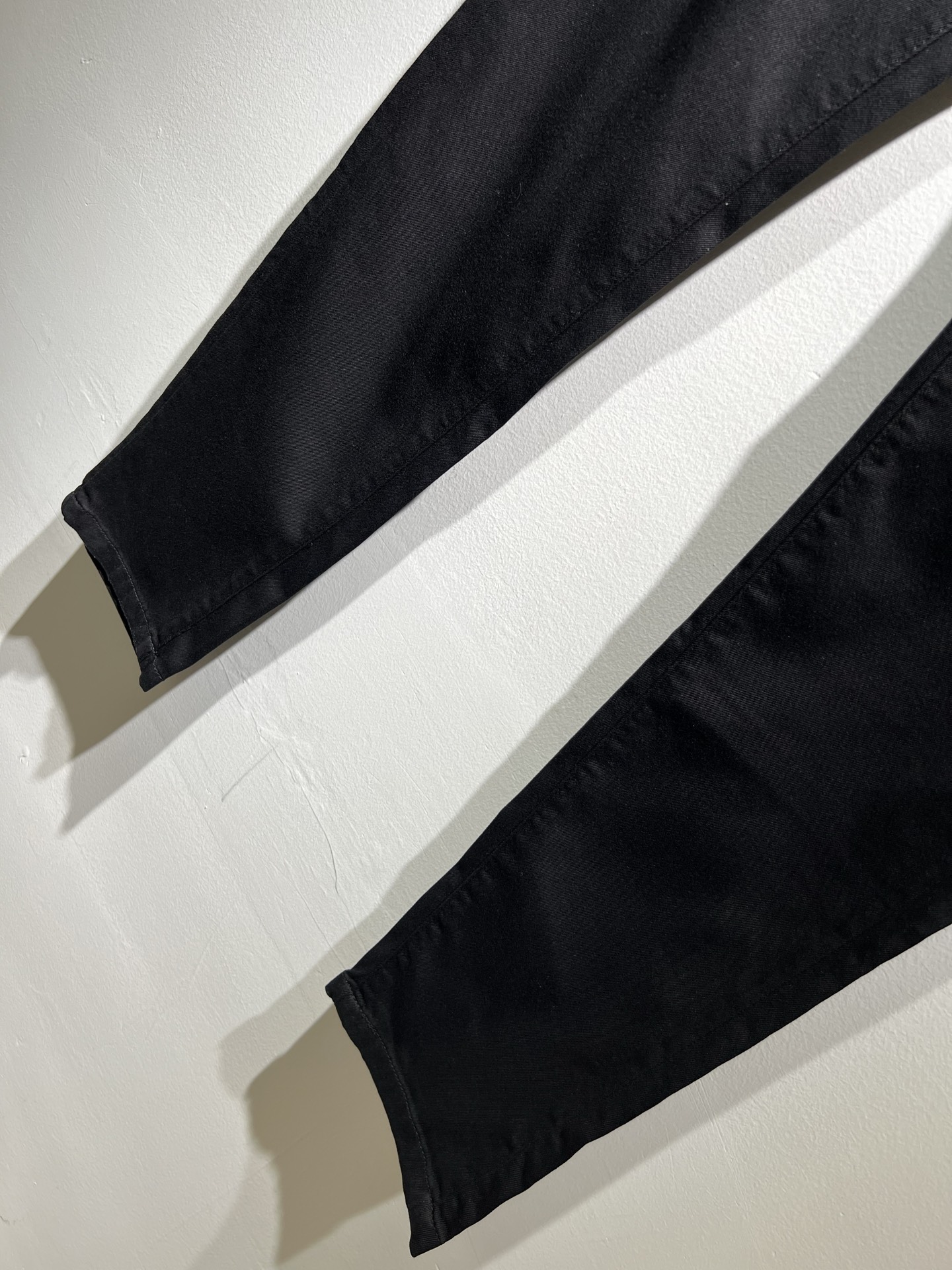 PRA*DA 普拉达 2025秋冬新品发售！牛仔高级百搭实用主义不哗众取宠！港澳台地区限定款！！立体裁剪