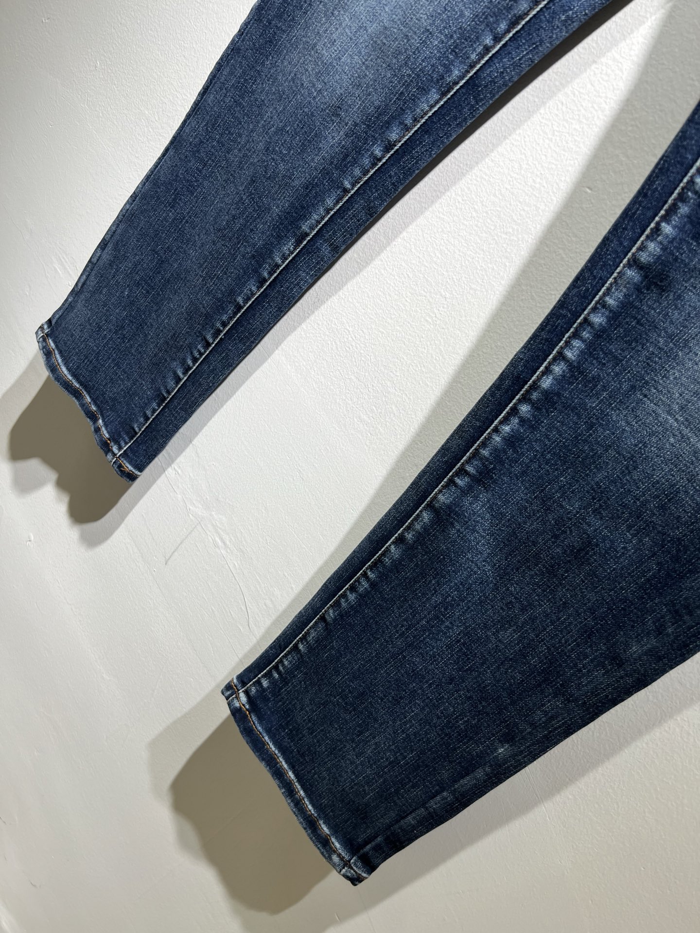 Dolce & 杜嘉*纳 2025秋冬新品牛仔裤，水洗处理自然不易变形脱色、立体剪裁完美塑形面料质舒适柔