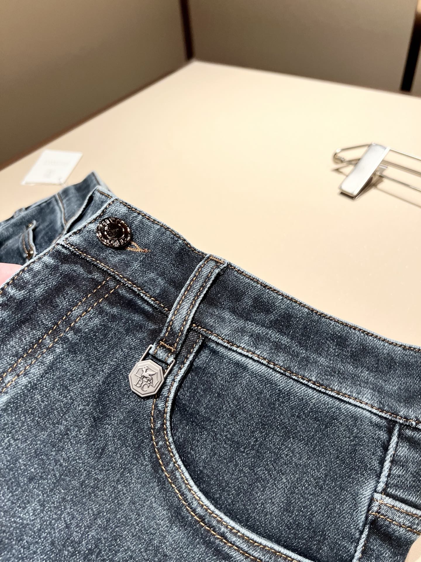 BC-Brunello Cucineli 2025秋冬新品男士时装款高端休闲牛仔裤，香港洋行渠道货，日本