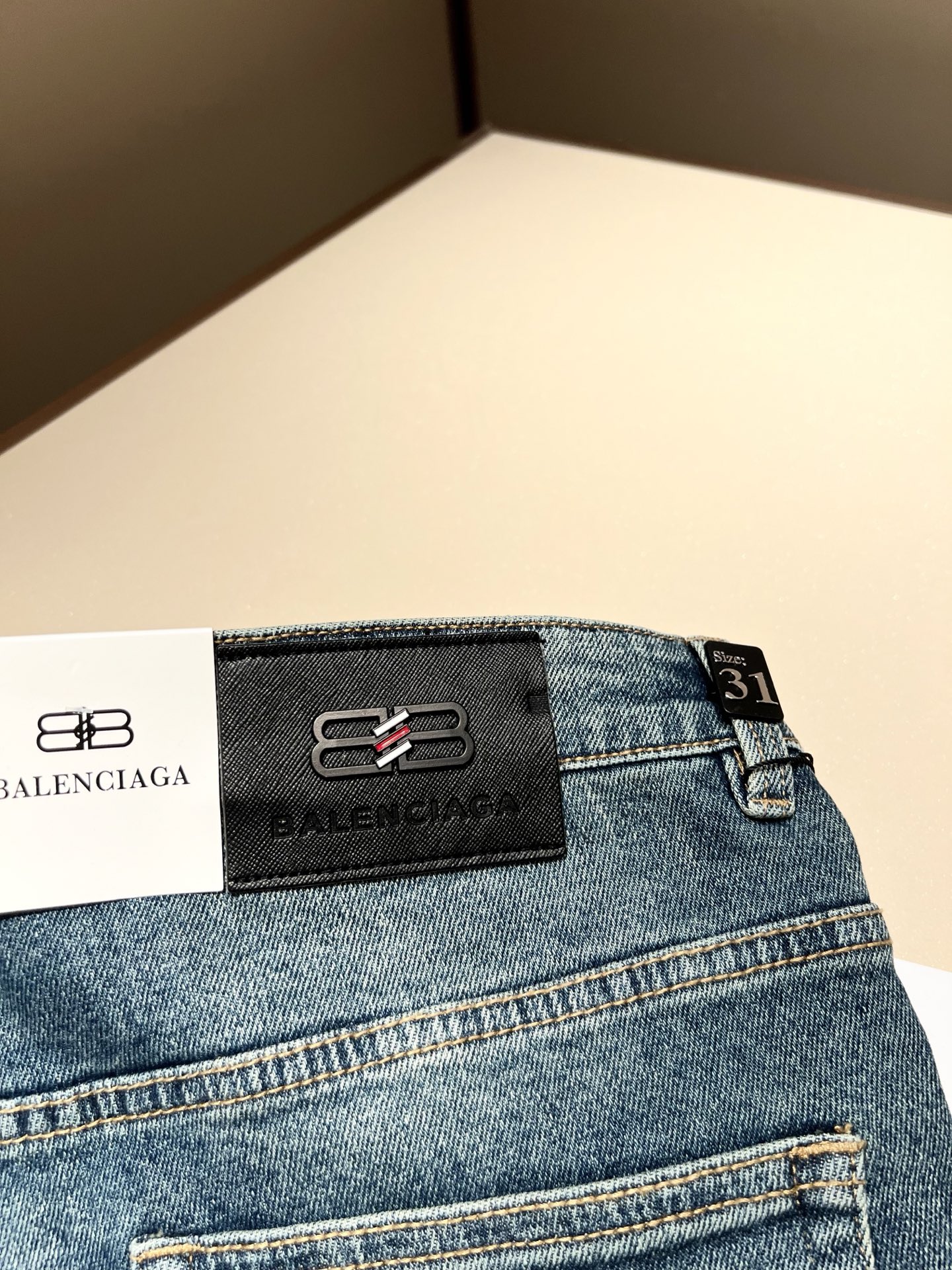 Balenci*ga巴黎*家 2025秋冬新款牛仔裤。B家的牛仔裤也是属一属二的.产出的牛仔也都是顶级的