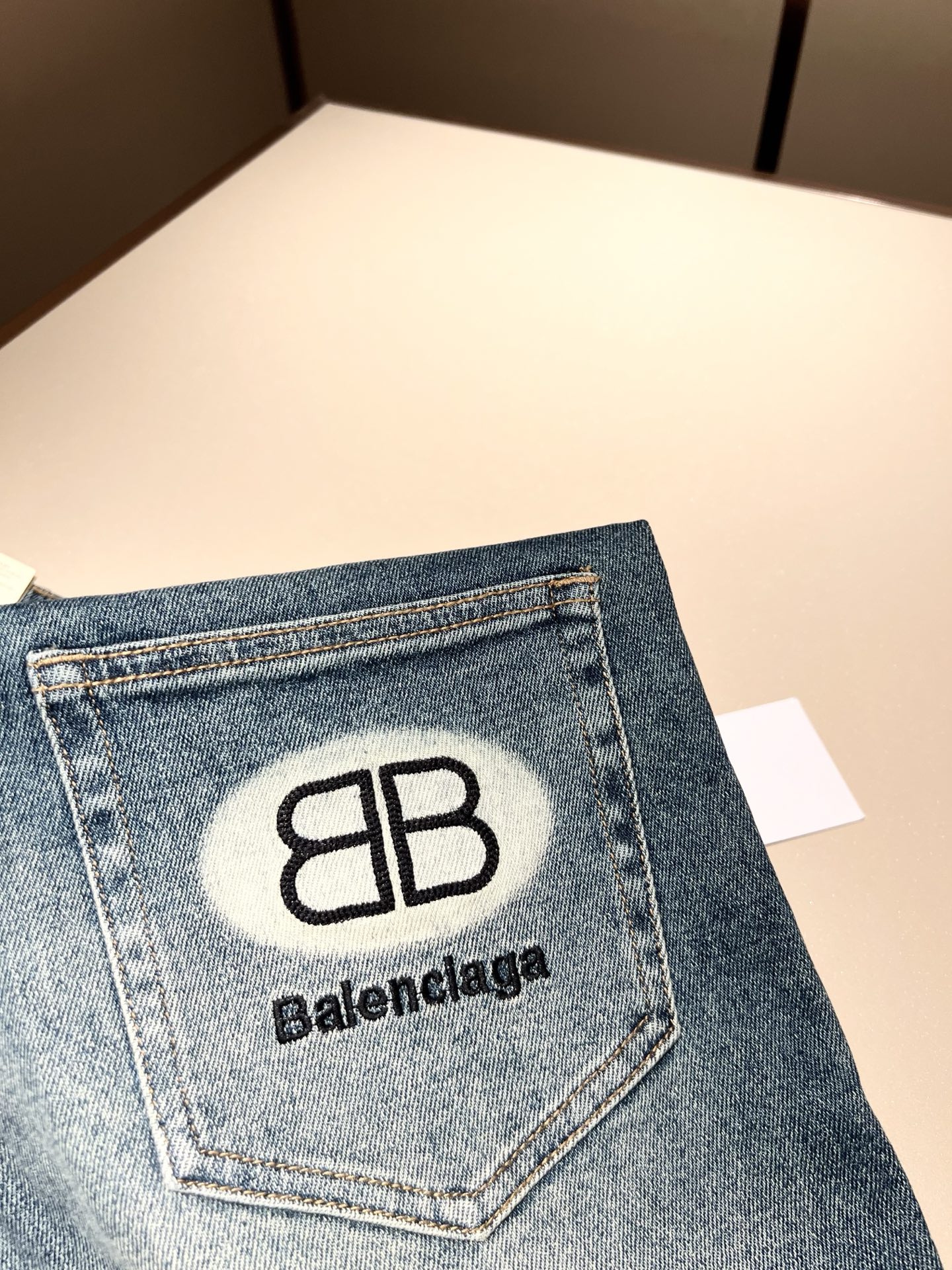 Balenci*ga巴黎*家 2025秋冬新款牛仔裤。B家的牛仔裤也是属一属二的.产出的牛仔也都是顶级的