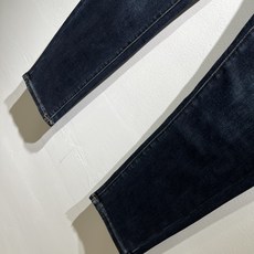 Zegna 杰尼亚 2025秋冬新款男士休闲牛仔裤,压轴的渠道货出现了!!柜台同步销售! 毫不夸张的说, Zegna 杰尼亚 2025秋冬新款男士休闲牛仔裤,压轴的渠道货出现了!!柜台同步销售! 毫不夸张的说,