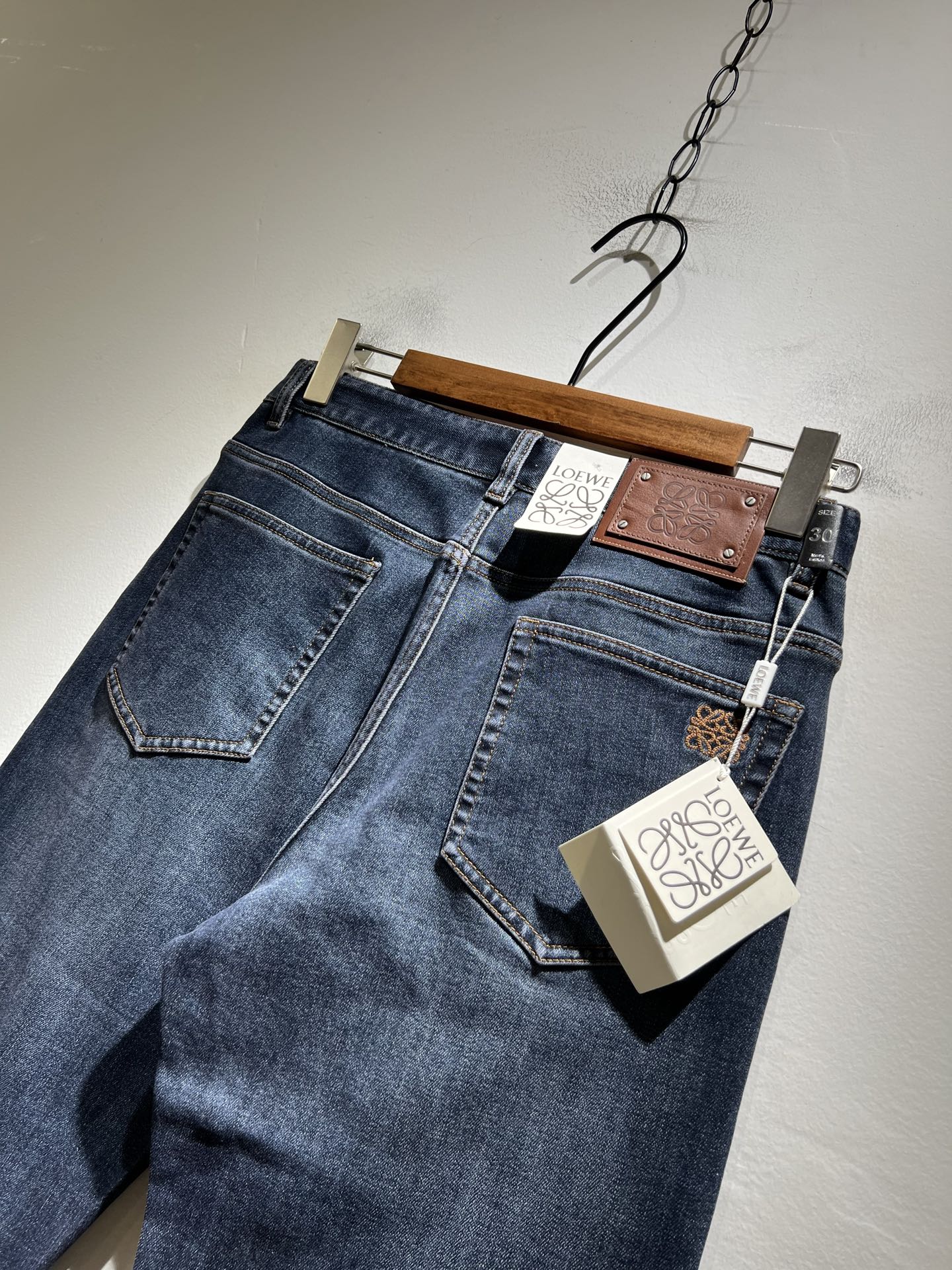 LO*WE/罗*威2025秋冬新品男士时装款高端休闲裤，香港洋行渠道货，日本原厂出品，纯血统品质，完美延