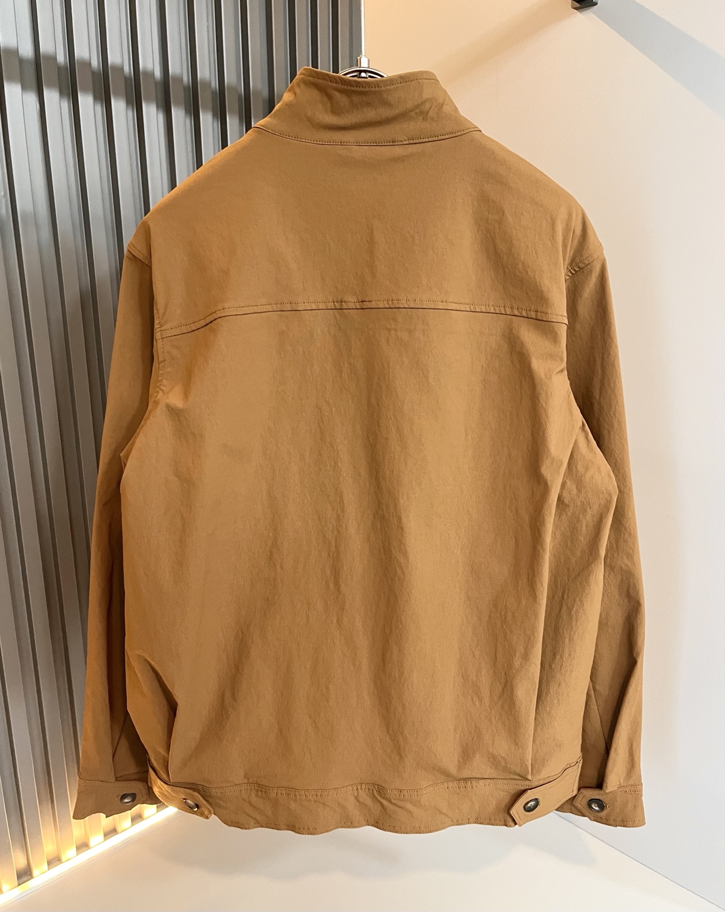 Bur*erry 巴*莉 2025秋冬新款男士休闲套装，品牌最新设计元素！既不单调也不复杂，好处的展现品