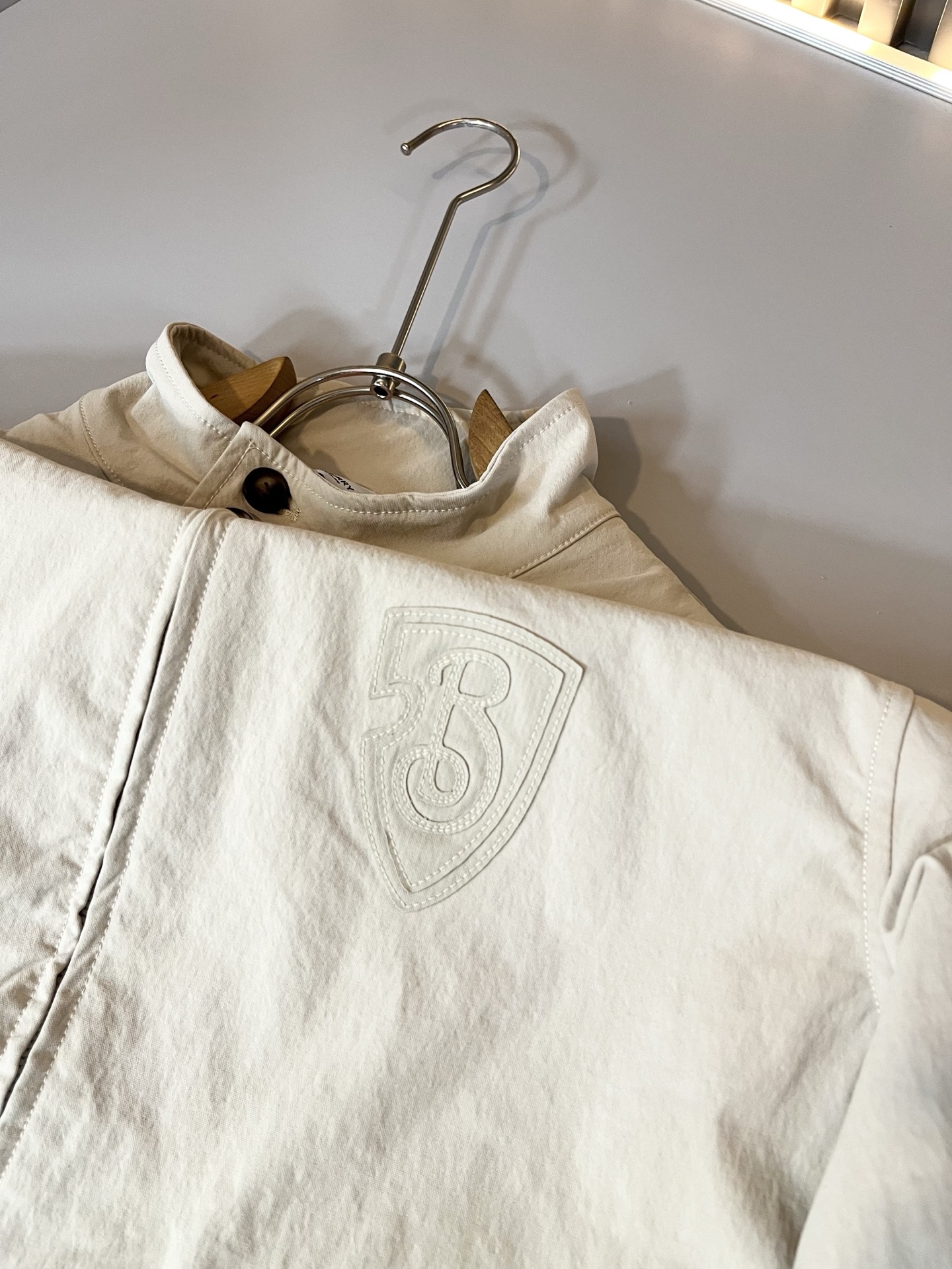 Bur*erry 巴*莉 2025秋冬新款男士休闲套装，品牌最新设计元素！既不单调也不复杂，好处的展现品