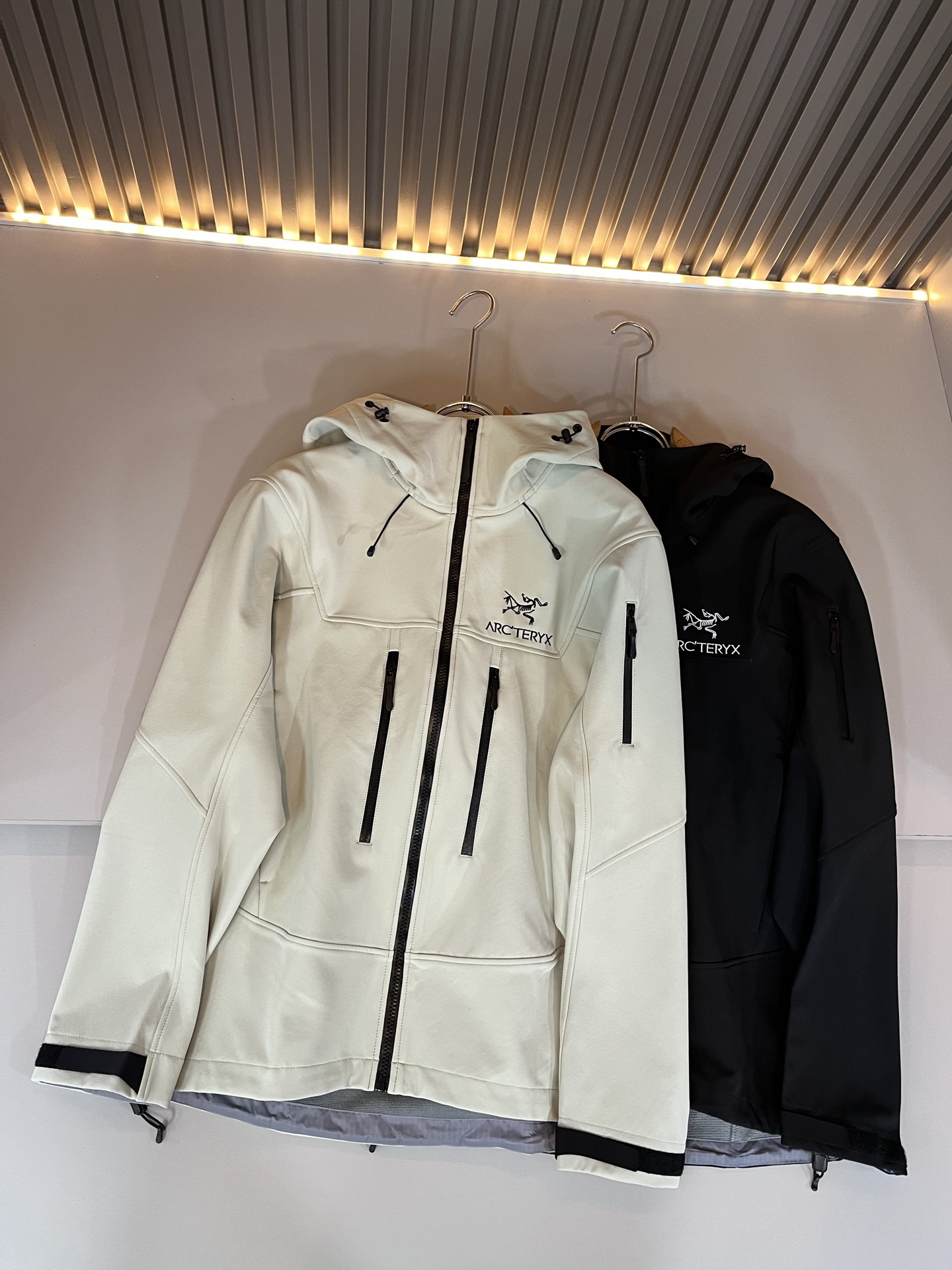 ARCTER*X始*祖鸟 2025秋冬新款男女同款👫夹克外套，户外品牌可能大家第一想到的就是加拿大鹅、始