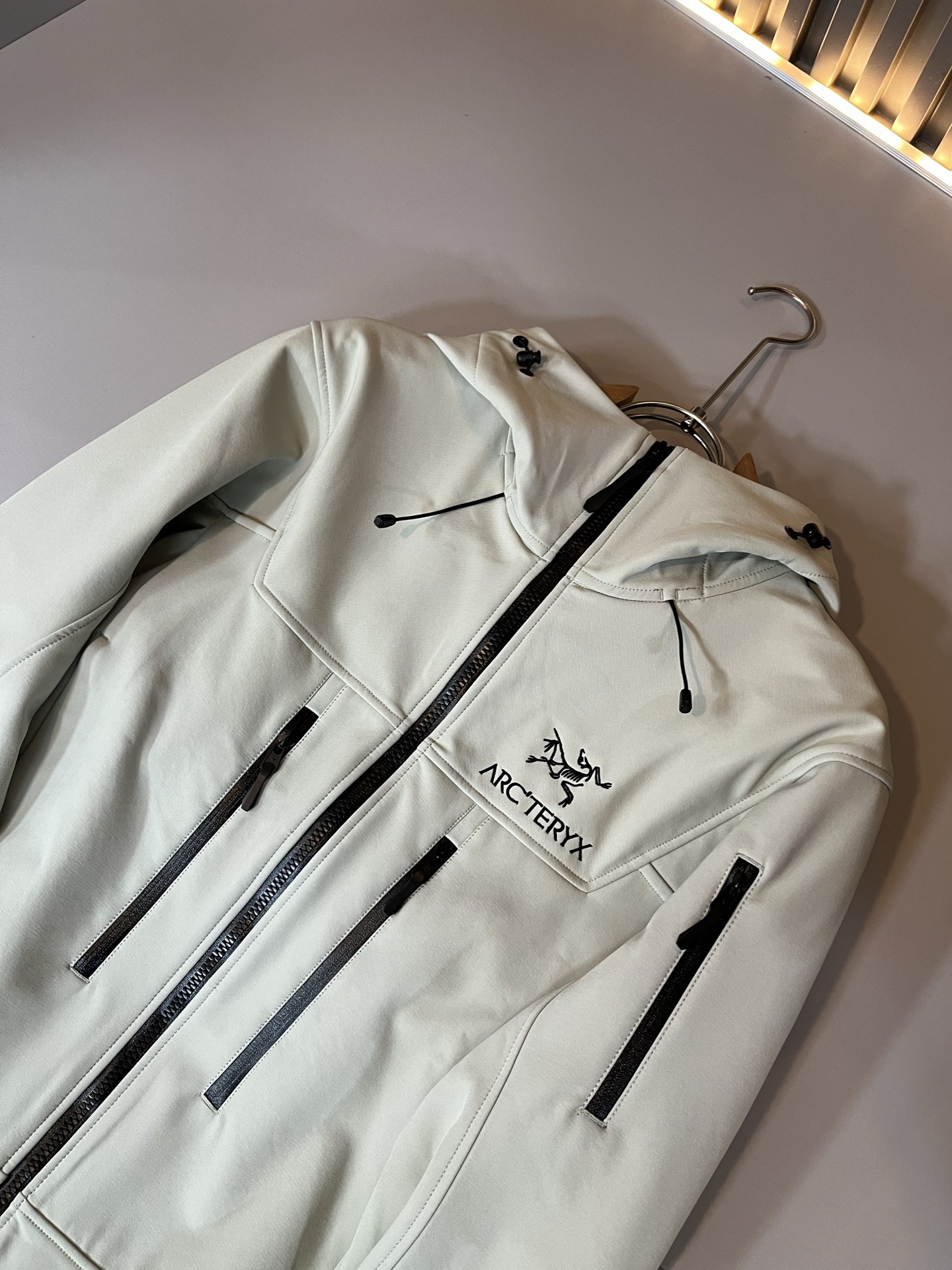 ARCTER*X始*祖鸟 2025秋冬新款男女同款👫夹克外套，户外品牌可能大家第一想到的就是加拿大鹅、始