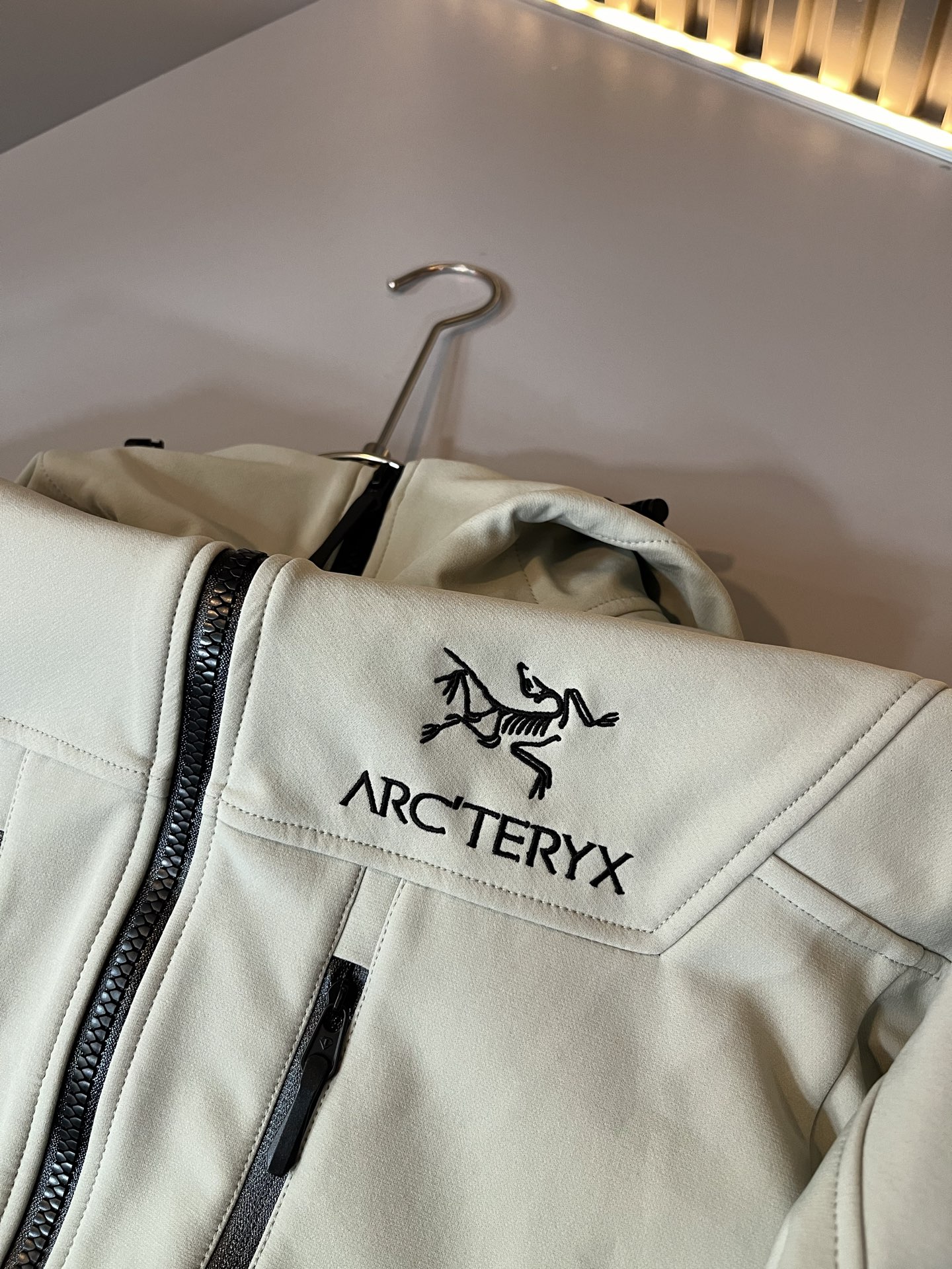 ARCTER*X始*祖鸟 2025秋冬新款男女同款👫夹克外套，户外品牌可能大家第一想到的就是加拿大鹅、始