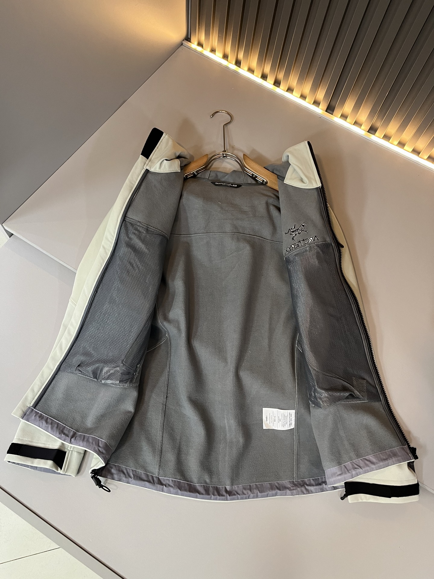 ARCTER*X始*祖鸟 2025秋冬新款男女同款👫夹克外套，户外品牌可能大家第一想到的就是加拿大鹅、始