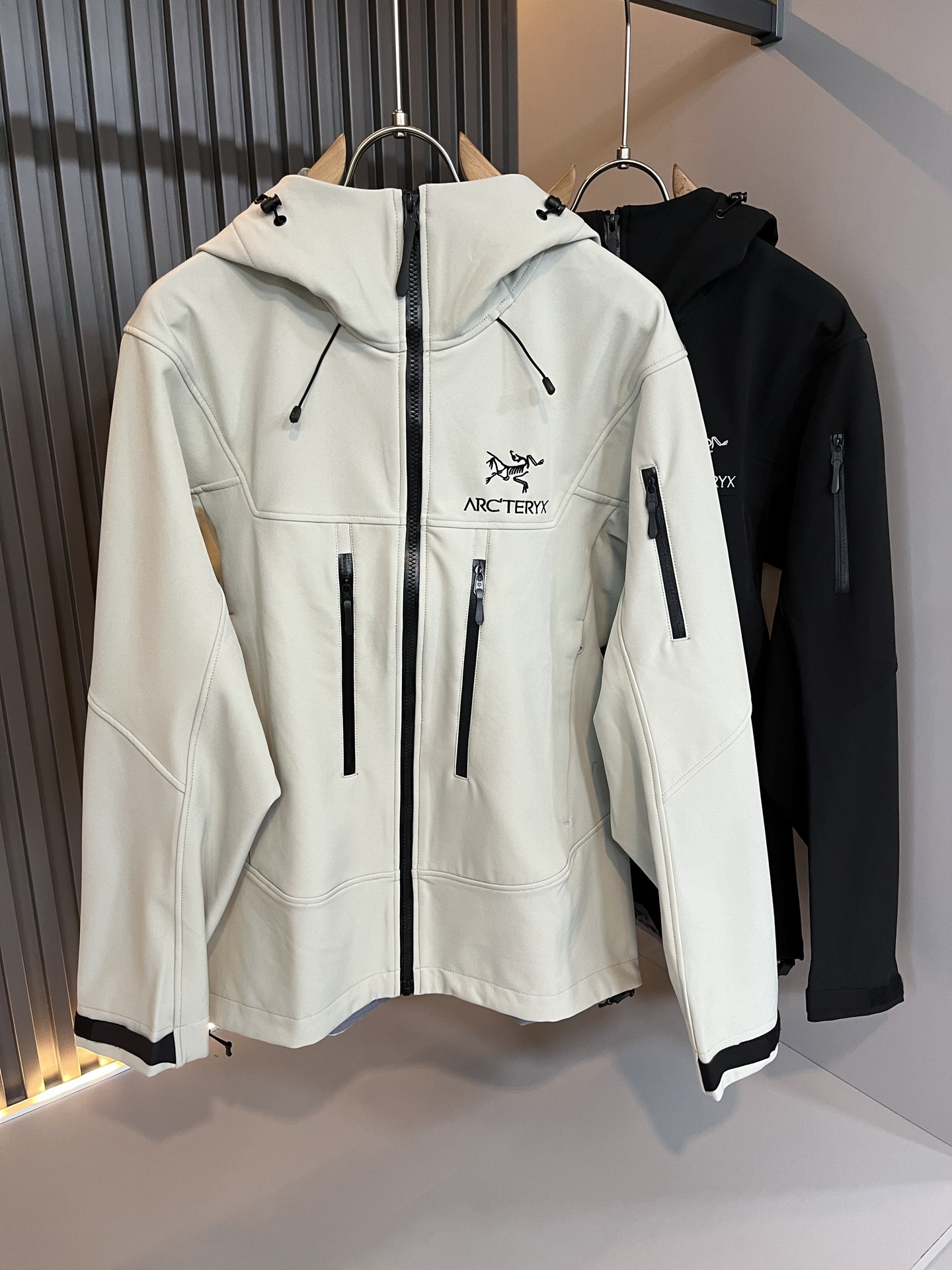 ARCTER*X始*祖鸟 2025秋冬新款男女同款👫夹克外套，户外品牌可能大家第一想到的就是加拿大鹅、始