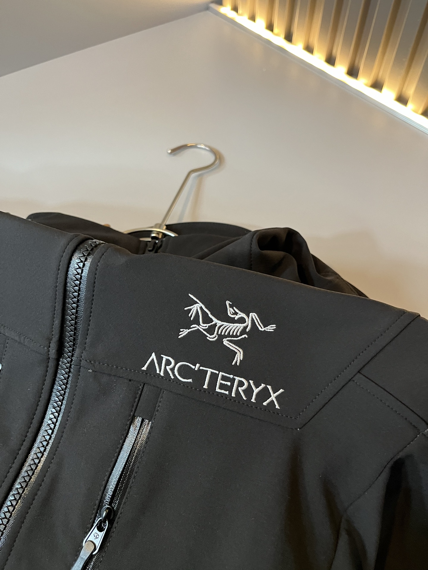 ARCTER*X始*祖鸟 2025秋冬新款男女同款👫夹克外套，户外品牌可能大家第一想到的就是加拿大鹅、始