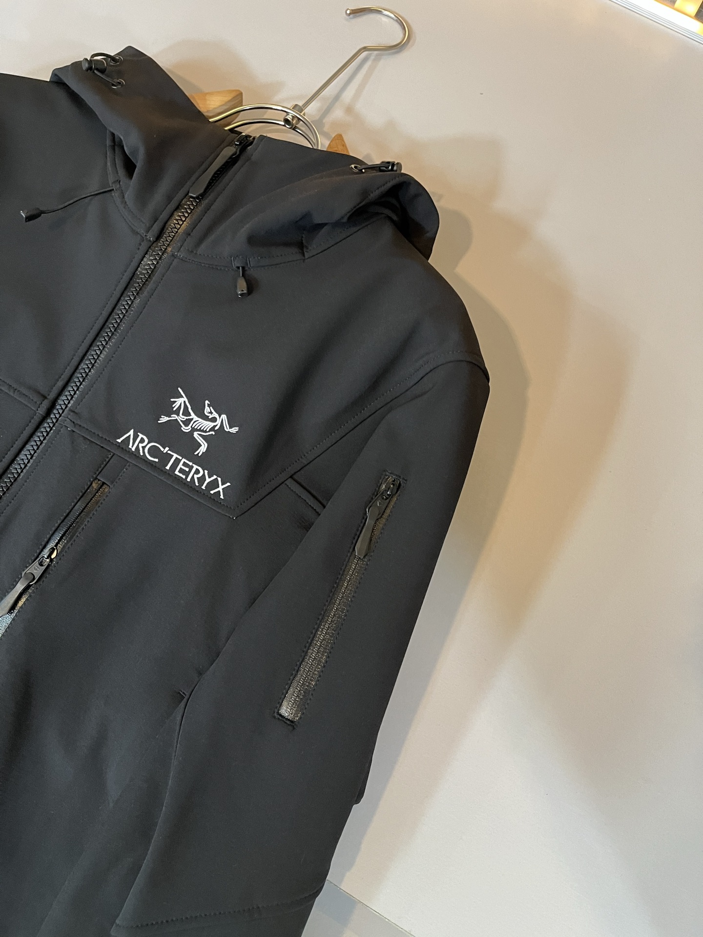 ARCTER*X始*祖鸟 2025秋冬新款男女同款👫夹克外套，户外品牌可能大家第一想到的就是加拿大鹅、始