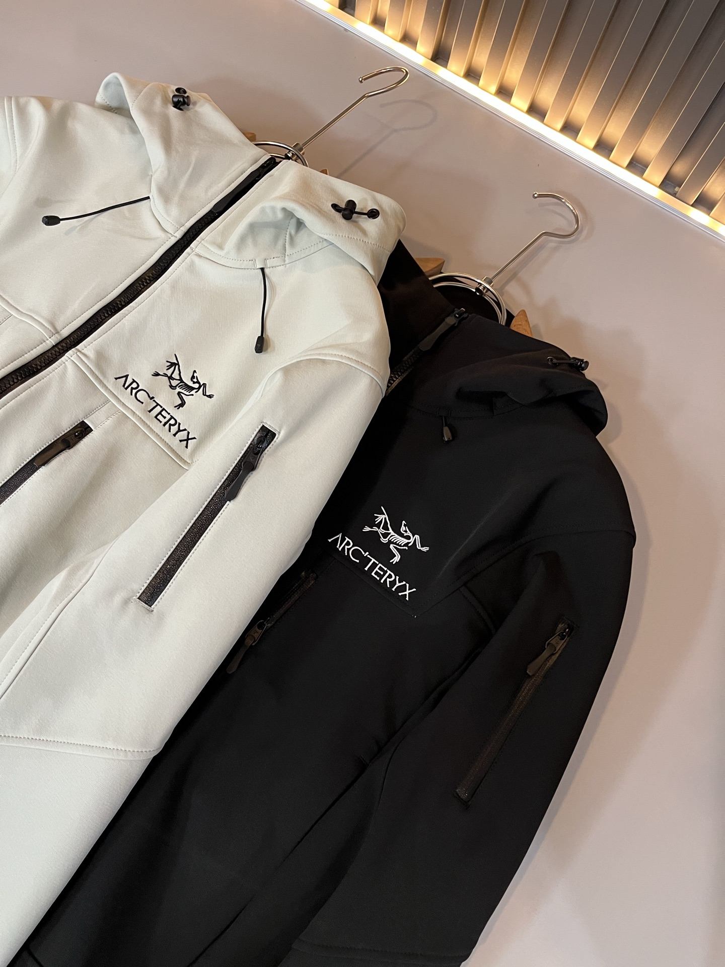 ARCTER*X始*祖鸟 2025秋冬新款男女同款👫夹克外套，户外品牌可能大家第一想到的就是加拿大鹅、始