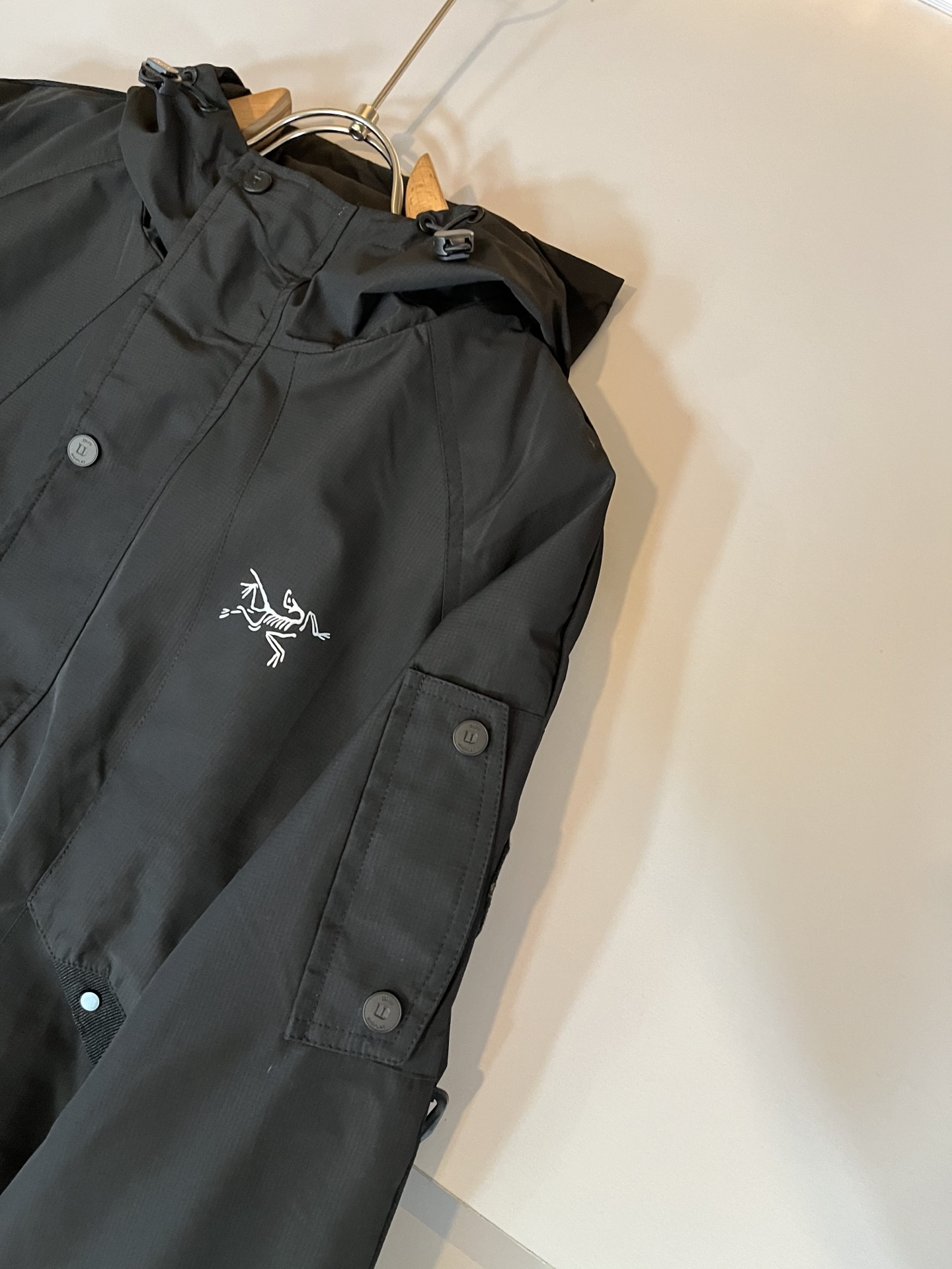 ARCTER*X始*祖鸟 2025秋冬新款男女同款👫夹克外套，户外品牌可能大家第一想到的就是加拿大鹅、始