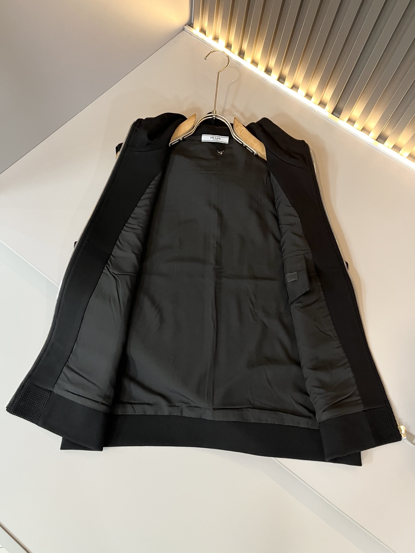 PRAD*A普*达2025秋冬休闲马甲外套，最新时尚休闲拉链夹克，时尚夹克外套!贸易公司渠道稀出，同步官