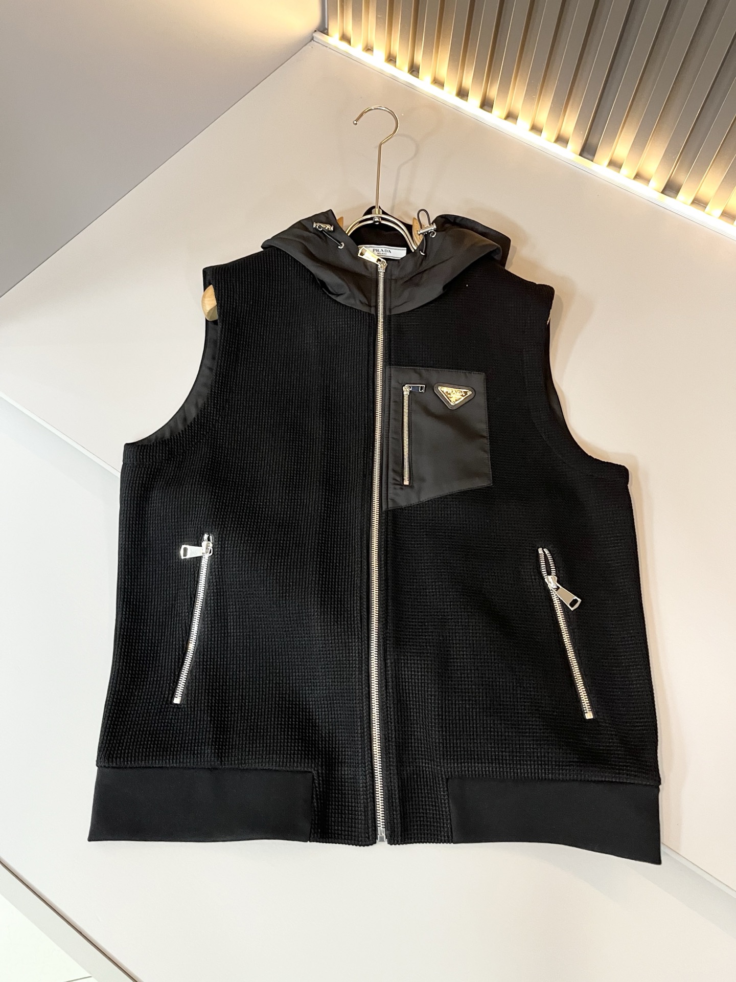 PRAD*A普*达2025秋冬休闲马甲外套，最新时尚休闲拉链夹克，时尚夹克外套!贸易公司渠道稀出，同步官