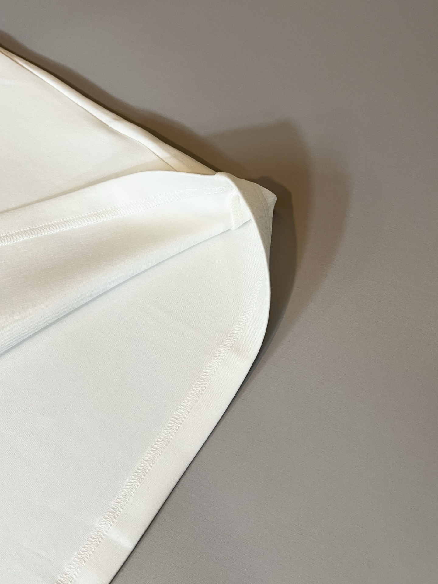 Gucc*古家 2025秋冬系列基础圆领短袖打底，男女同情侣款👫休闲宽松棉质圆领短袖T恤衫！贸易公司渠道