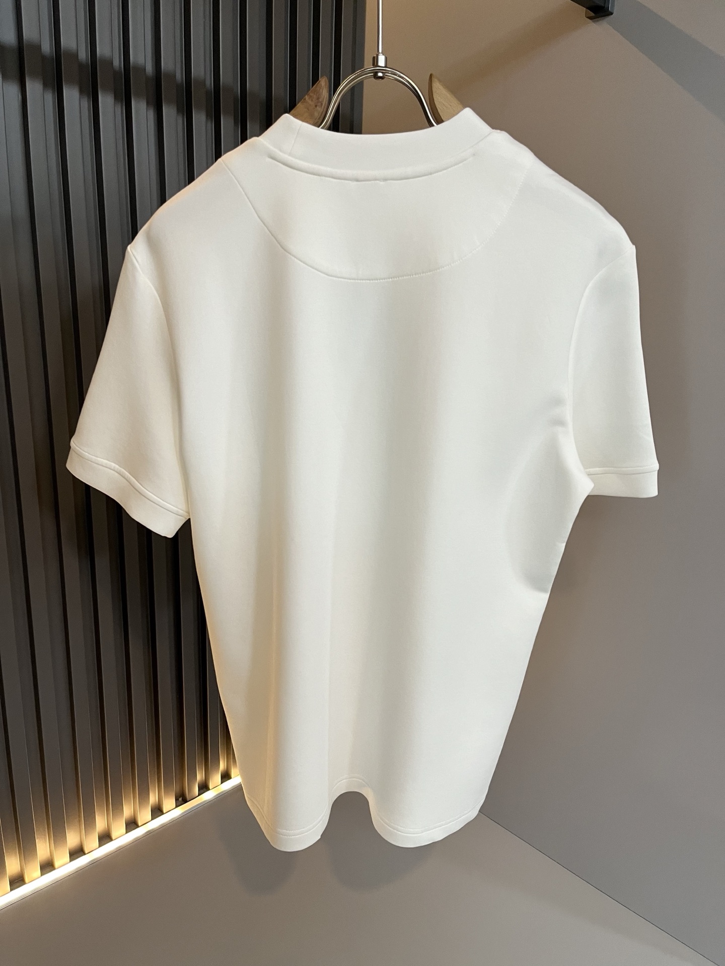 LOE*WE罗*威 2025秋冬男士短袖打底衫，意大利原厂订单渠道，极具个性高级风，标志logo图案刺绣