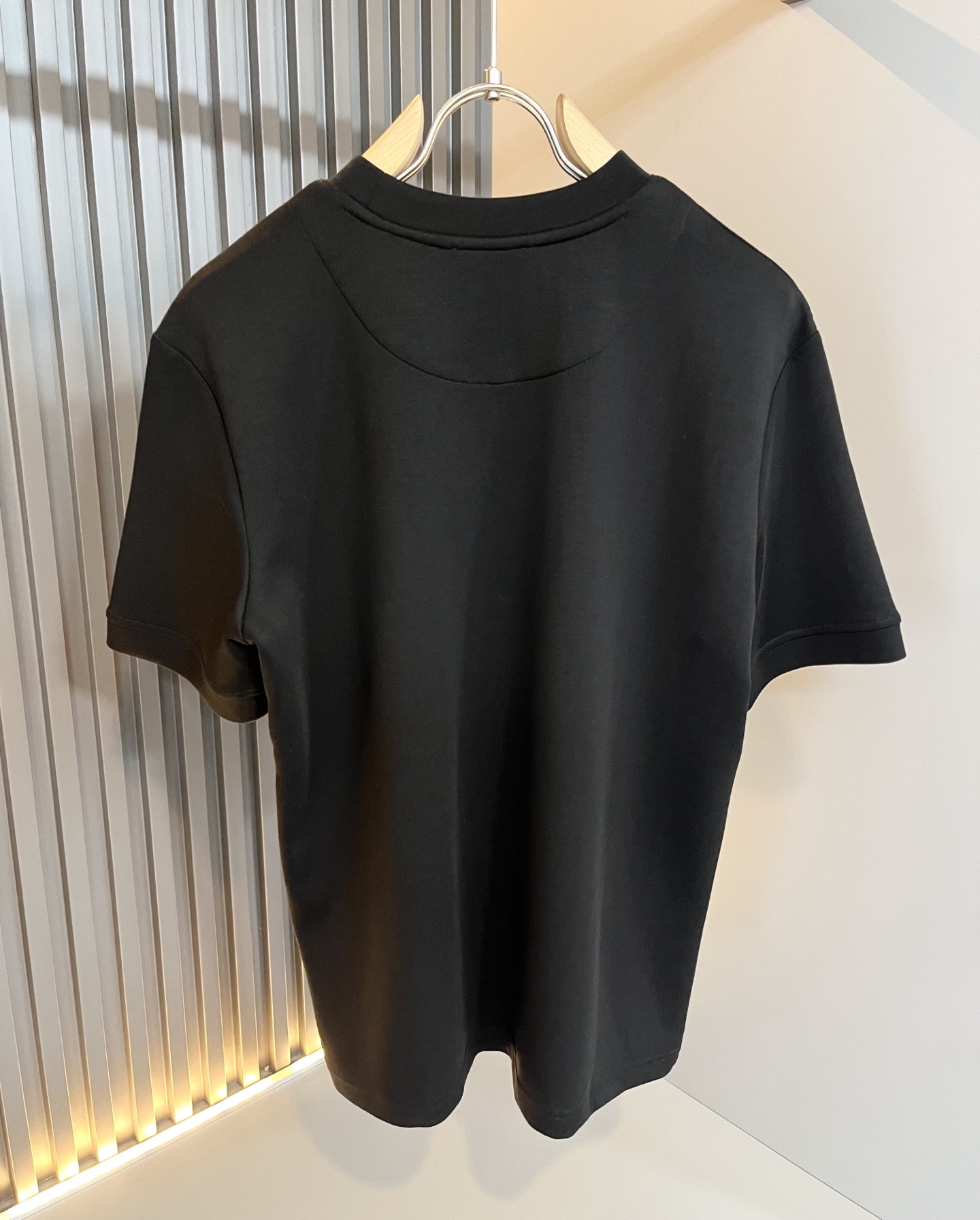 LOE*WE罗*威 2025秋冬男士短袖打底衫，意大利原厂订单渠道，极具个性高级风，标志logo图案刺绣