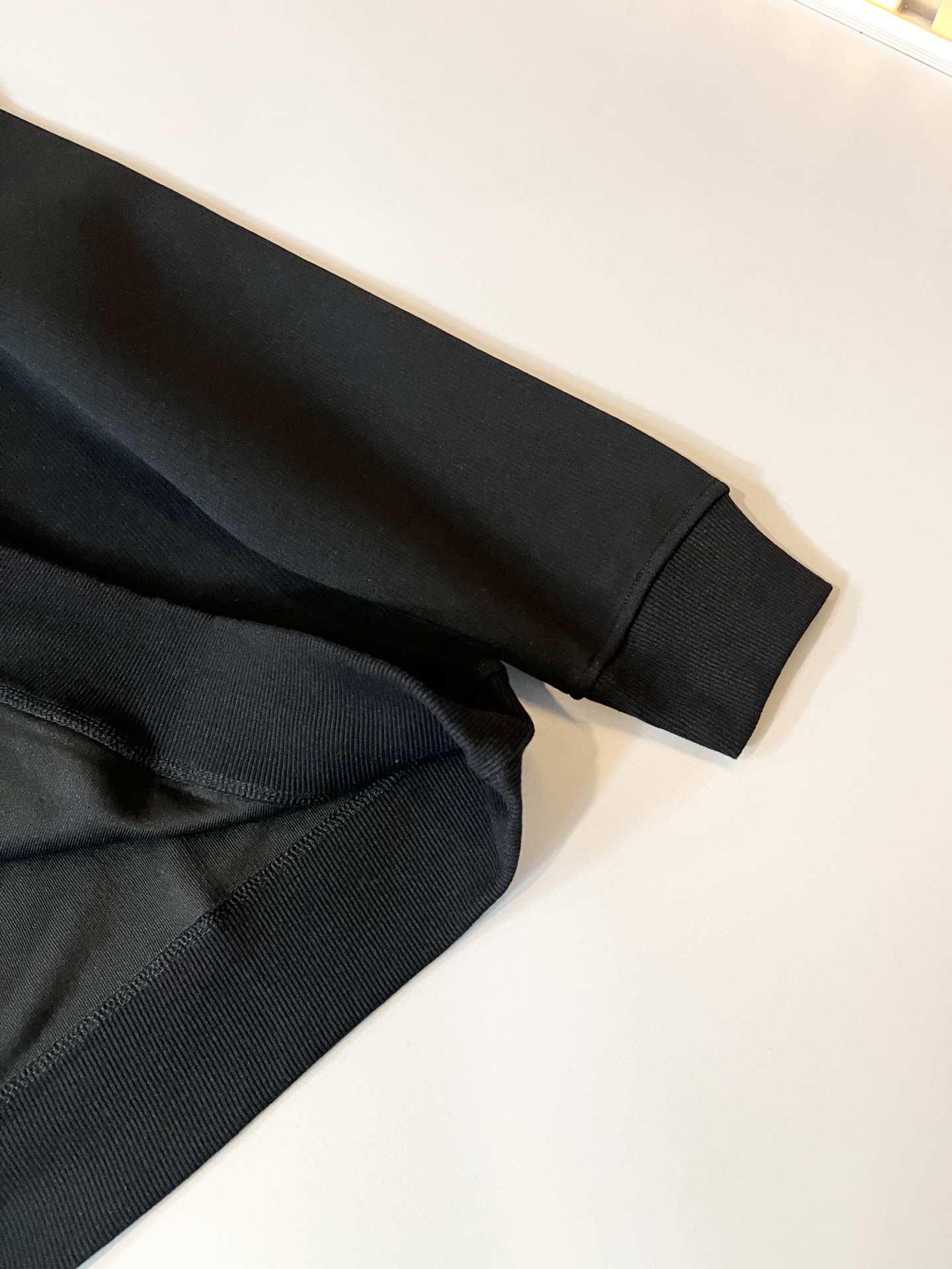 PRAD*A普*达2025秋冬新款男女同款👫长袖卫衣，最新款全网独家首上！！~既经典有时尚百搭，谁不爱啊