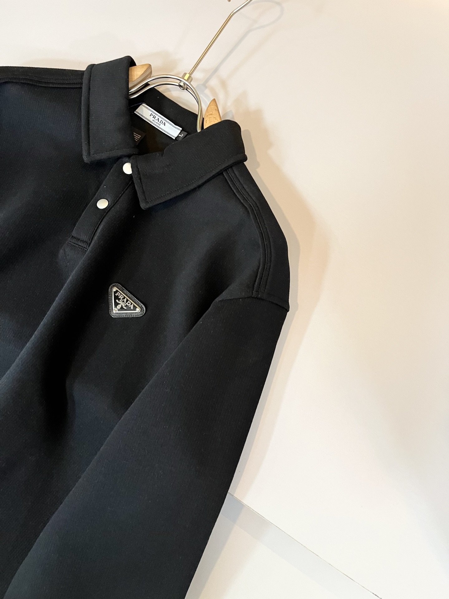 PRAD*A普*达2025秋冬新款男女同款👫长袖卫衣，最新款全网独家首上！！~既经典有时尚百搭，谁不爱啊