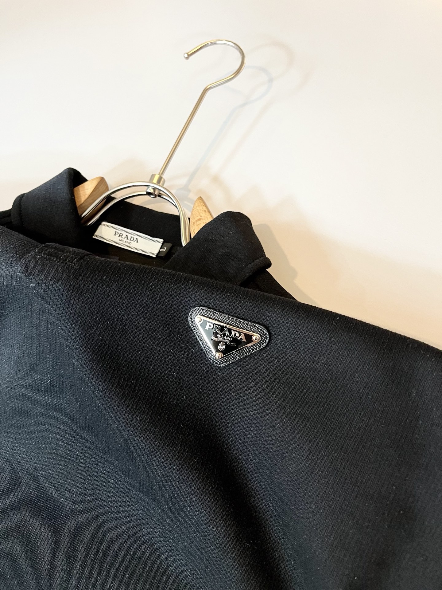 PRAD*A普*达2025秋冬新款男女同款👫长袖卫衣，最新款全网独家首上！！~既经典有时尚百搭，谁不爱啊